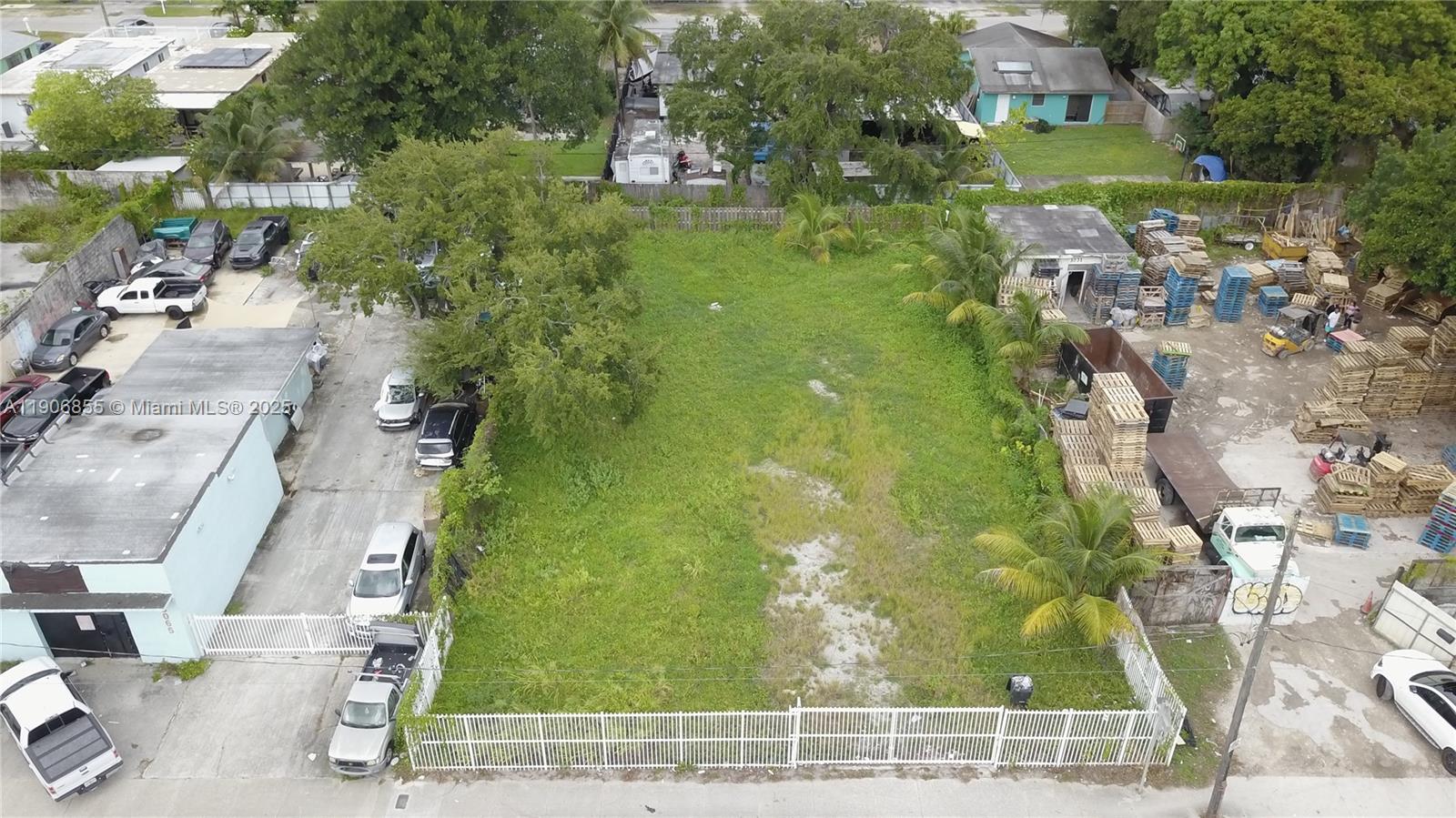 HIALEAH HEIGHTS - Land