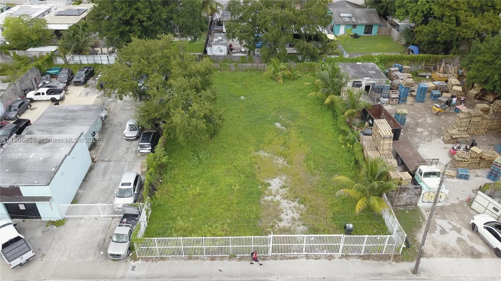 HIALEAH HEIGHTS - Land