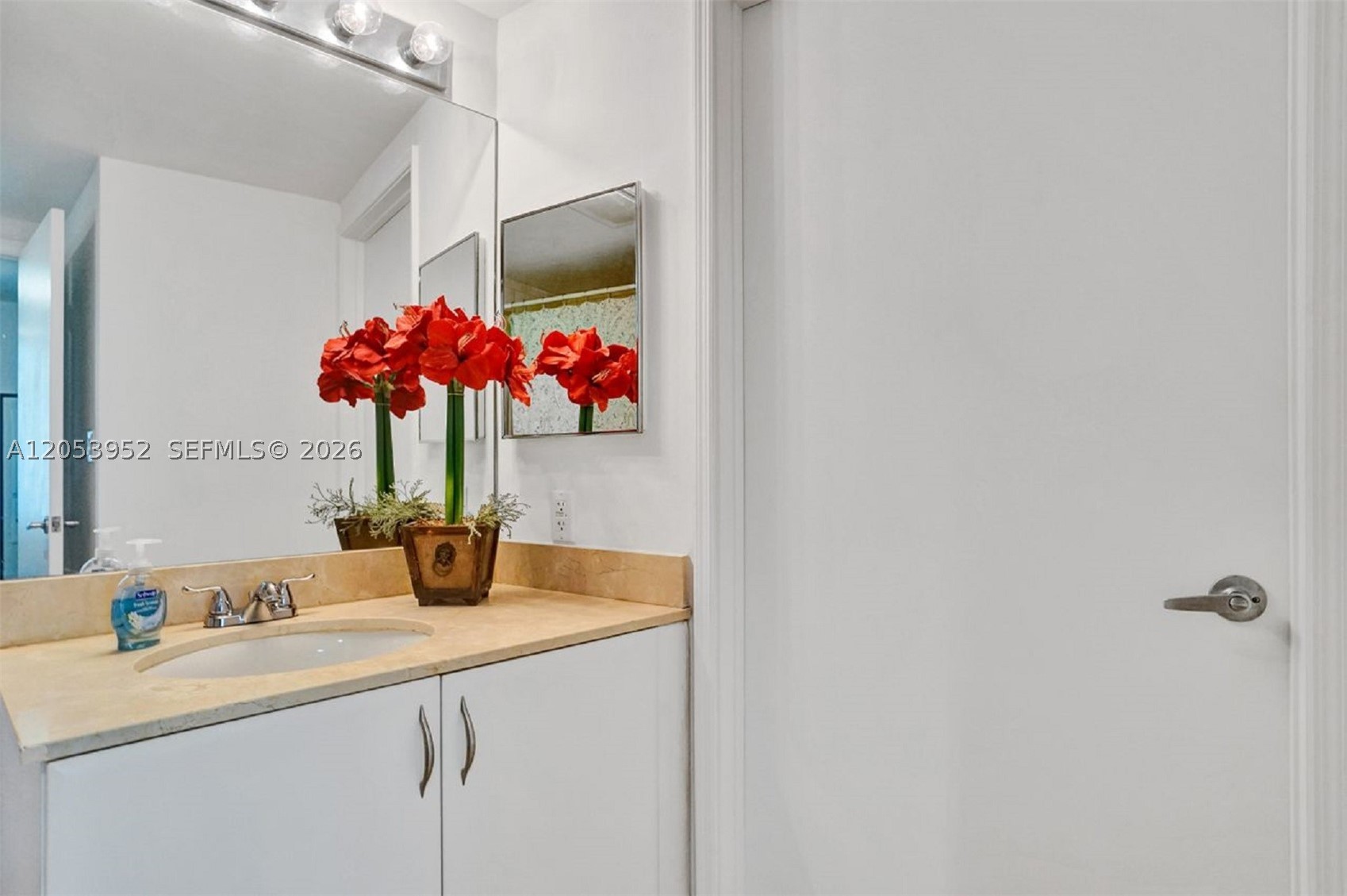 OPERA TOWER CONDO - Residential