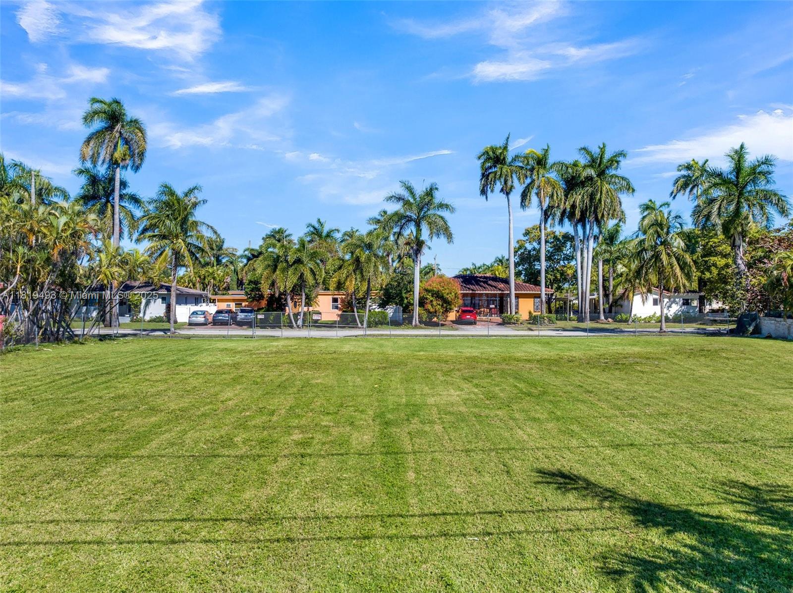 HOLLYWOOD LAKES SECTION - Land
