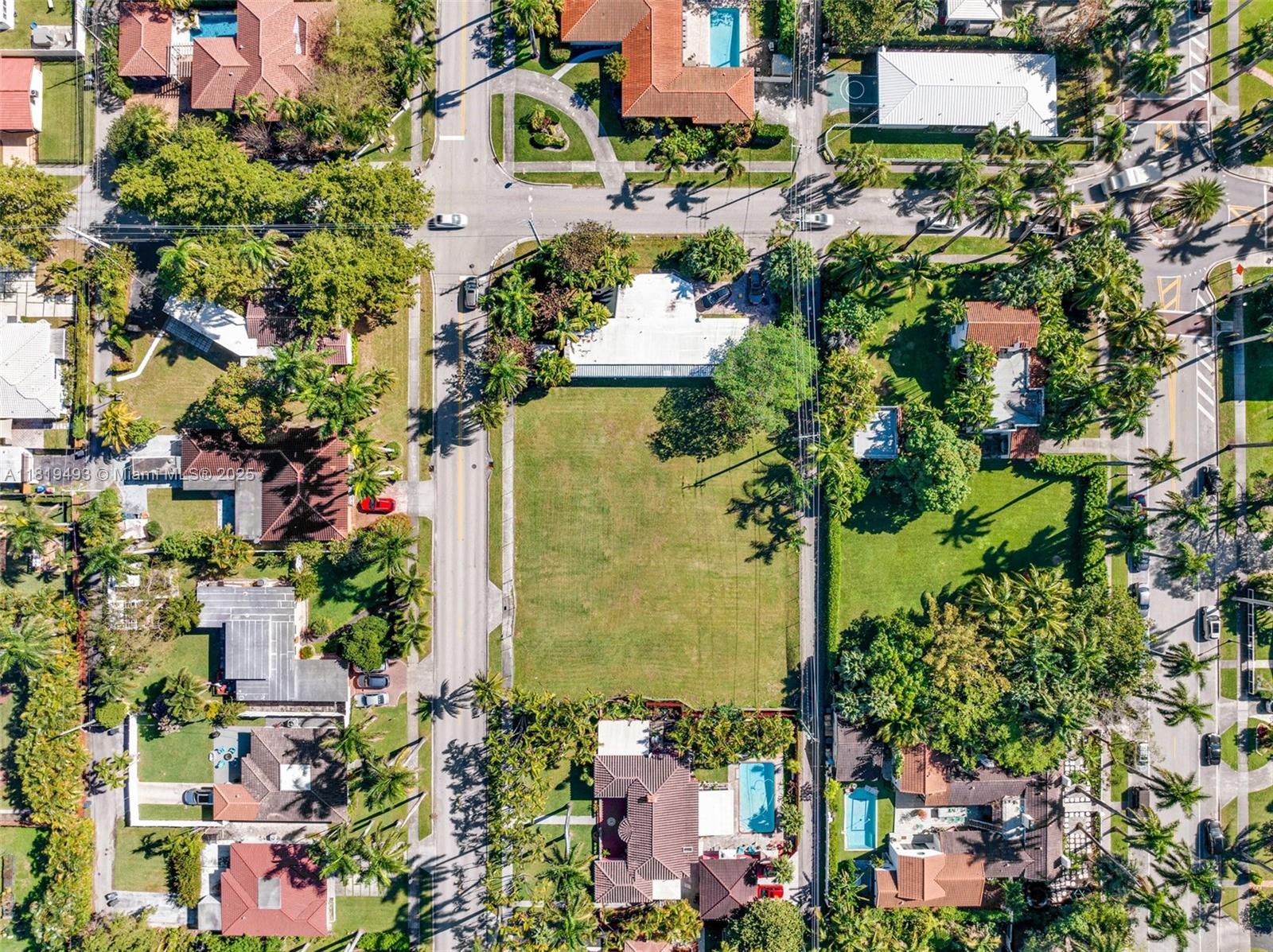 HOLLYWOOD LAKES SECTION - Land