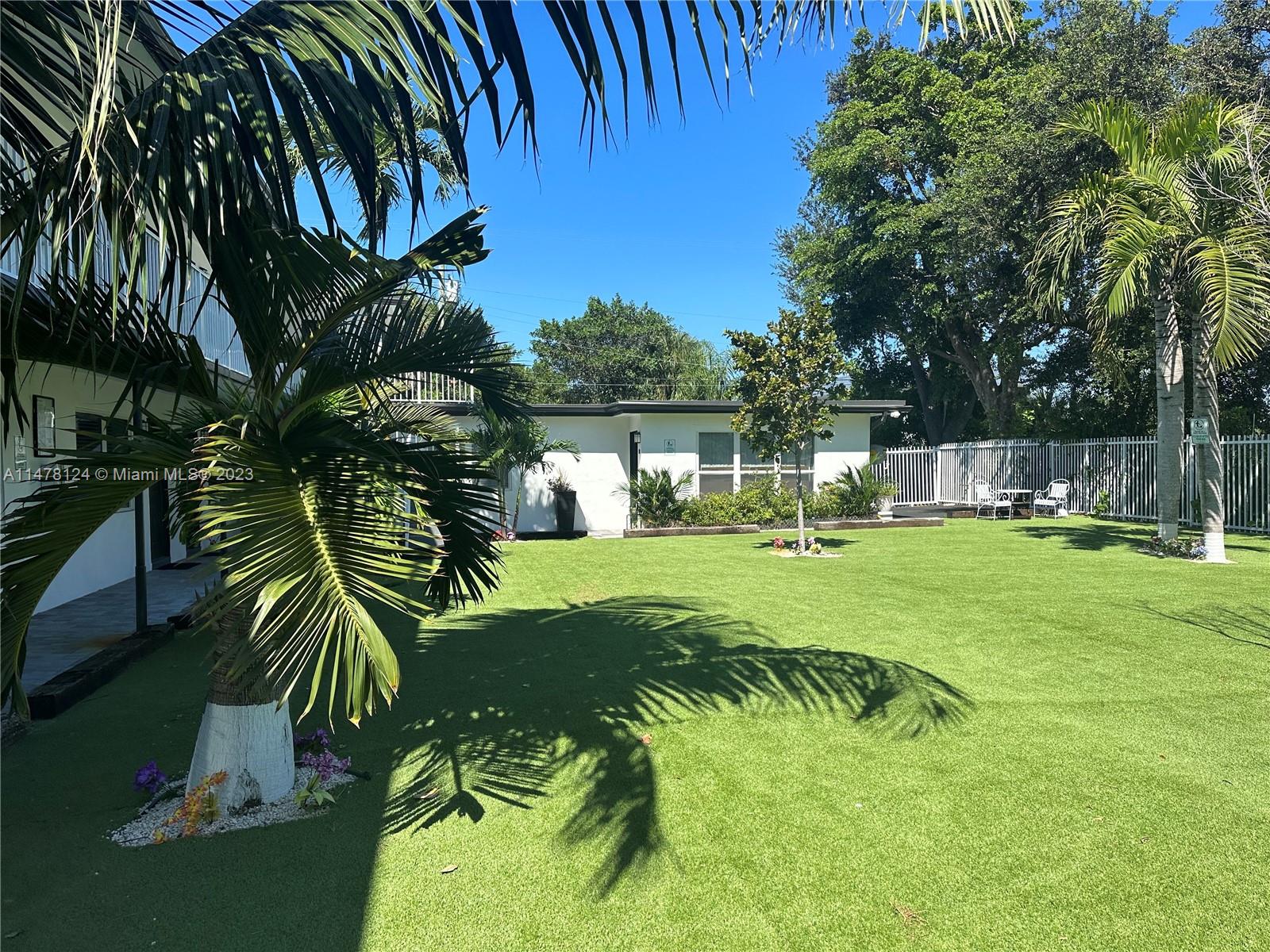 NORTH HOLLYWOOD SQUARE AM - Residential Lease