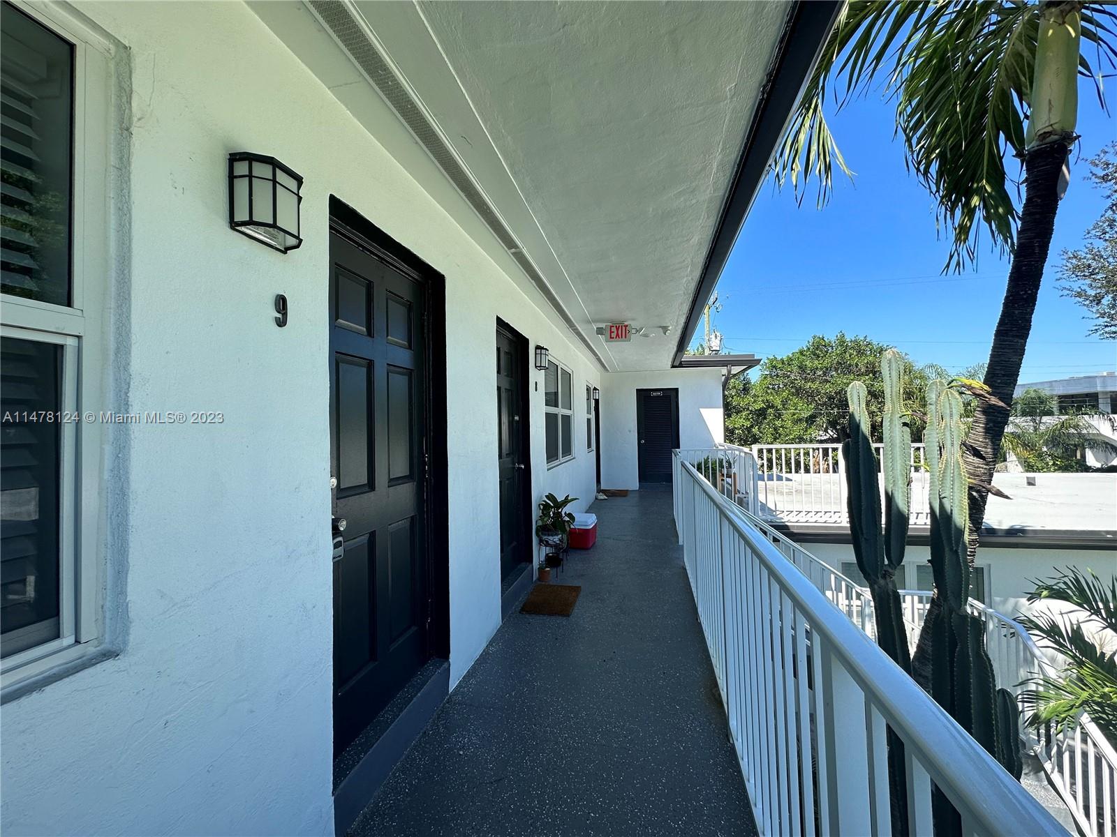NORTH HOLLYWOOD SQUARE AM - Residential Lease