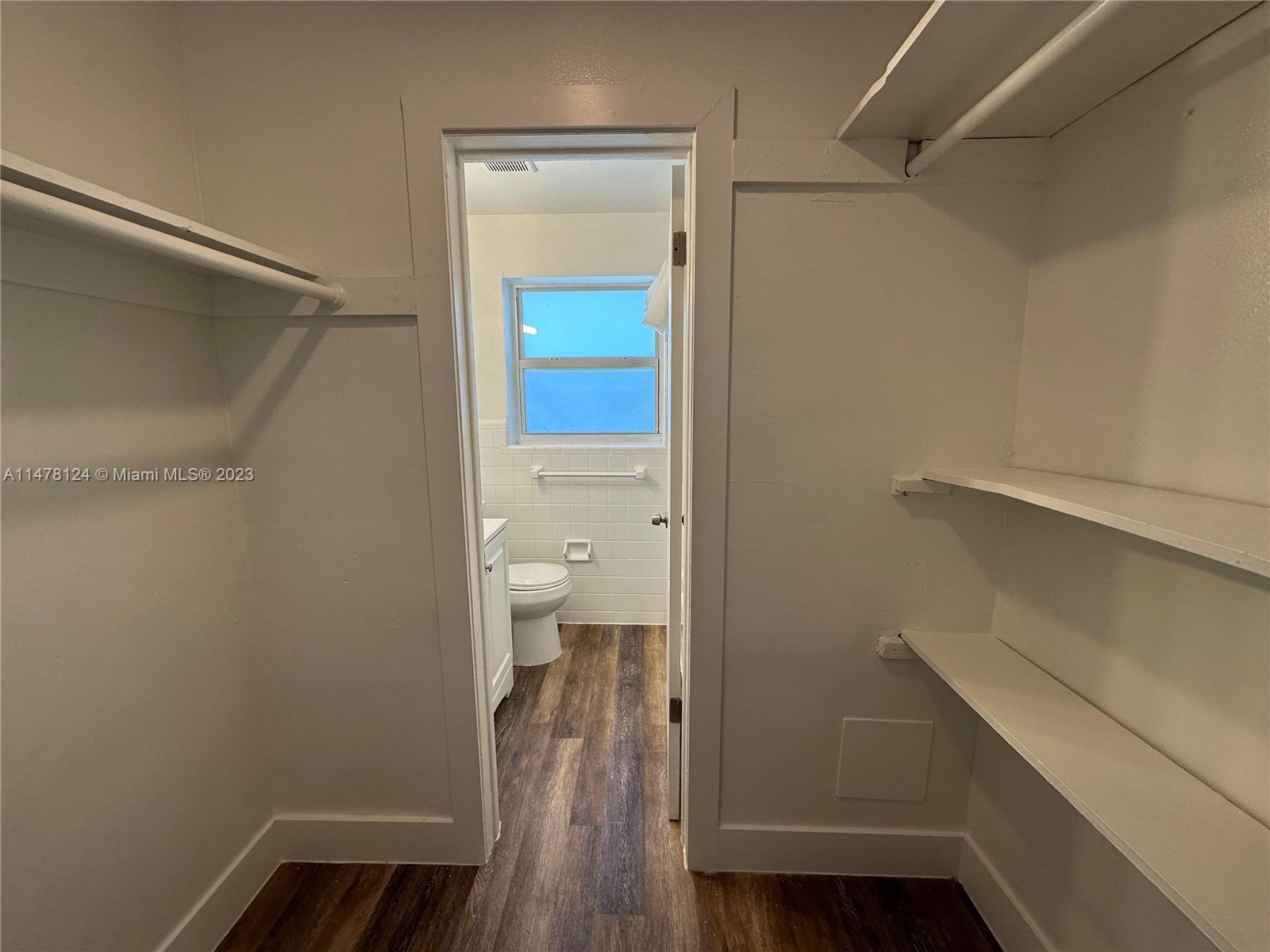 NORTH HOLLYWOOD SQUARE AM - Residential Lease