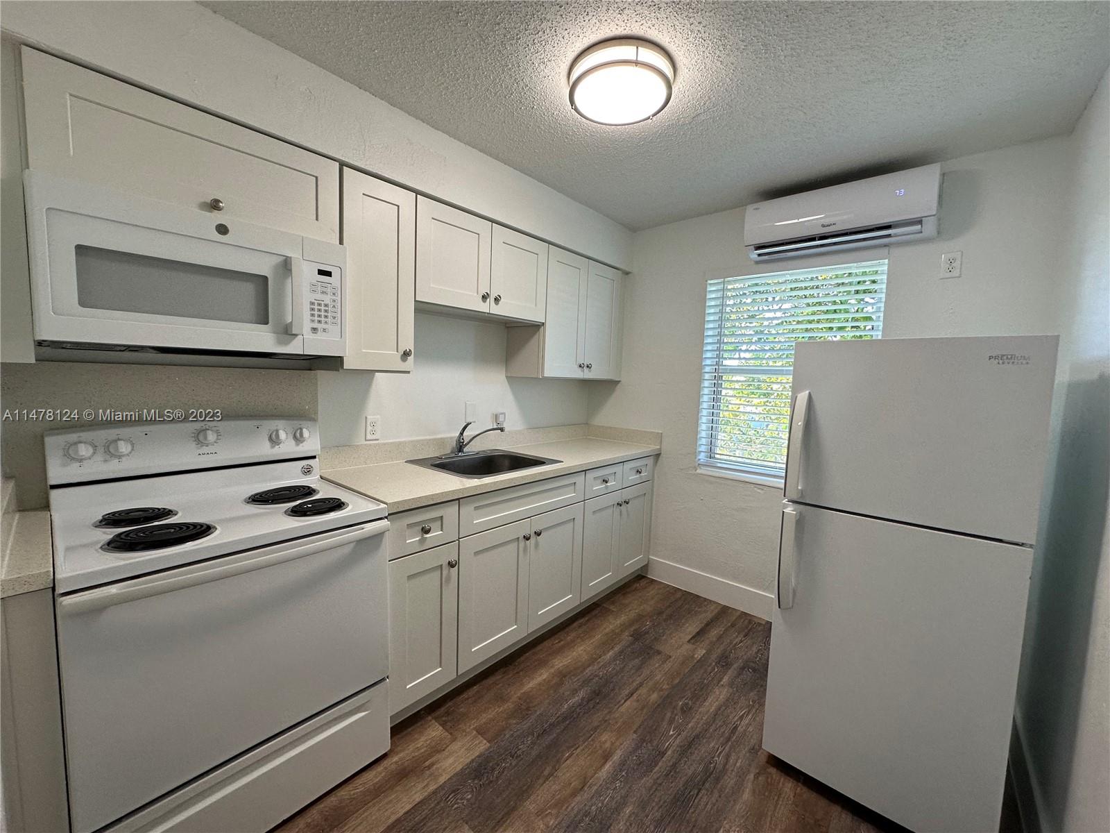 NORTH HOLLYWOOD SQUARE AM - Residential Lease
