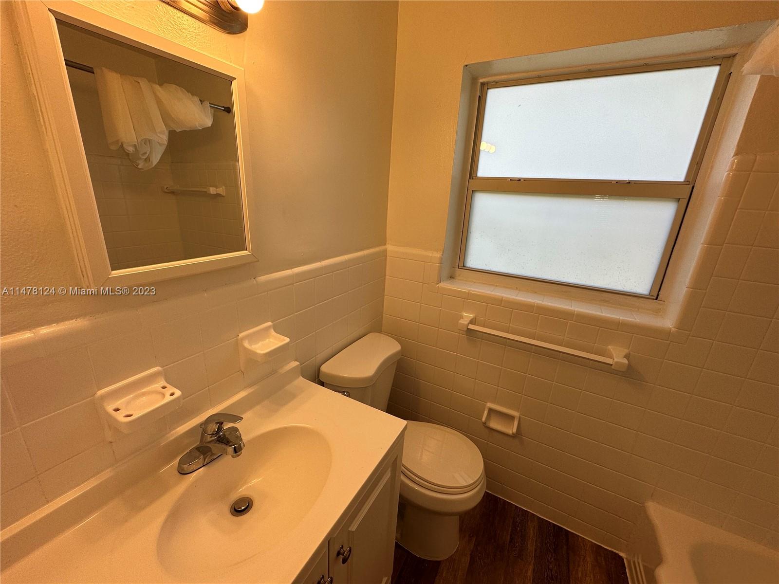 NORTH HOLLYWOOD SQUARE AM - Residential Lease