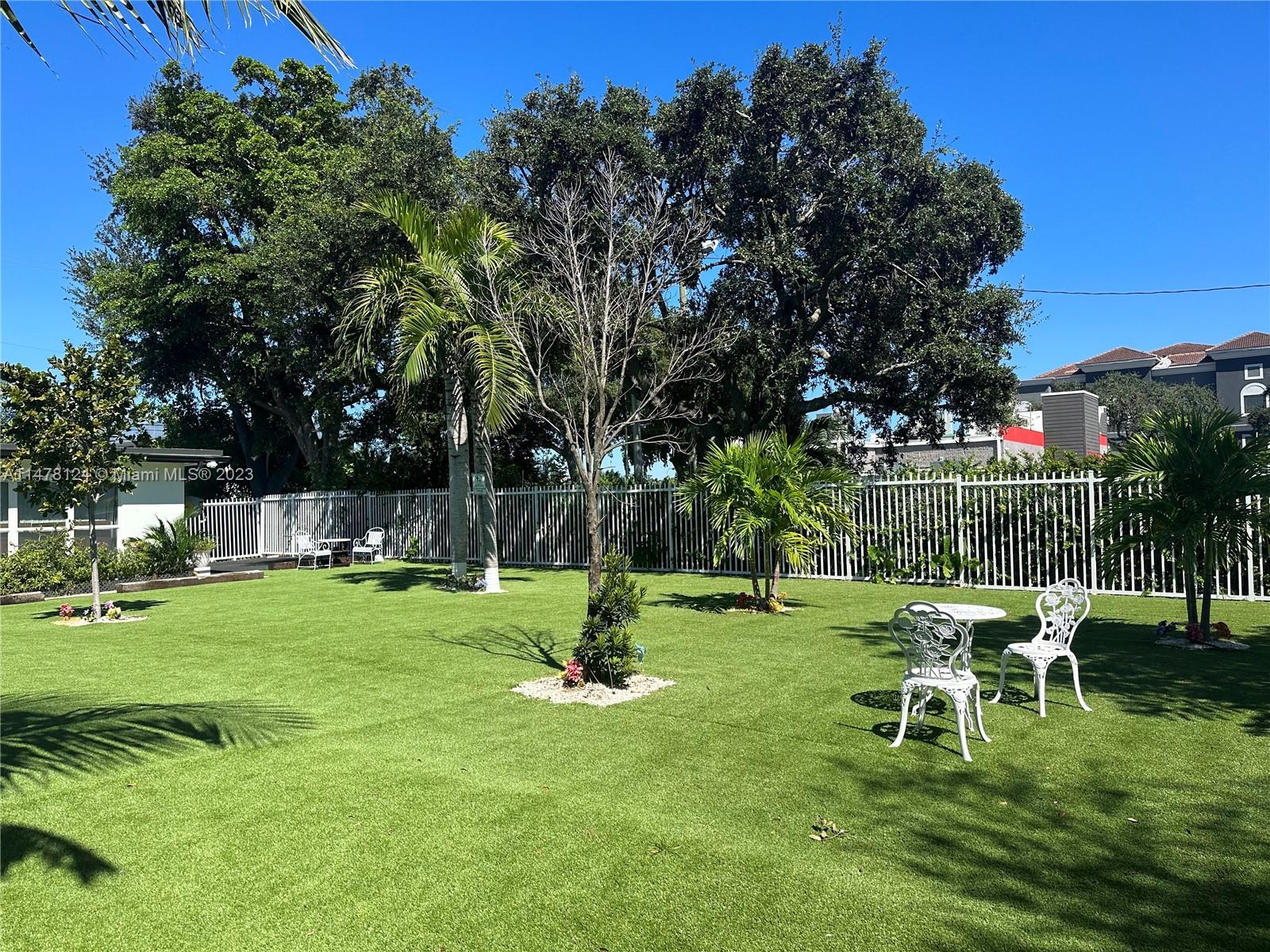 NORTH HOLLYWOOD SQUARE AM - Residential Lease