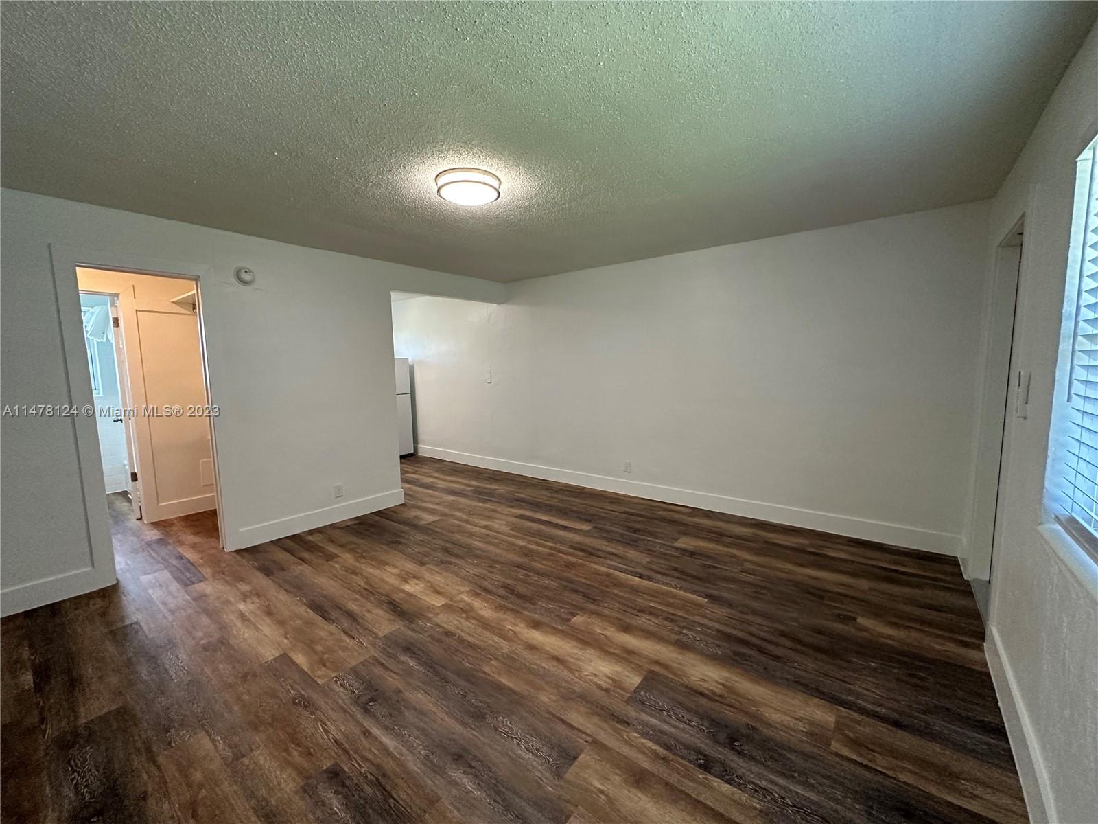 NORTH HOLLYWOOD SQUARE AM - Residential Lease