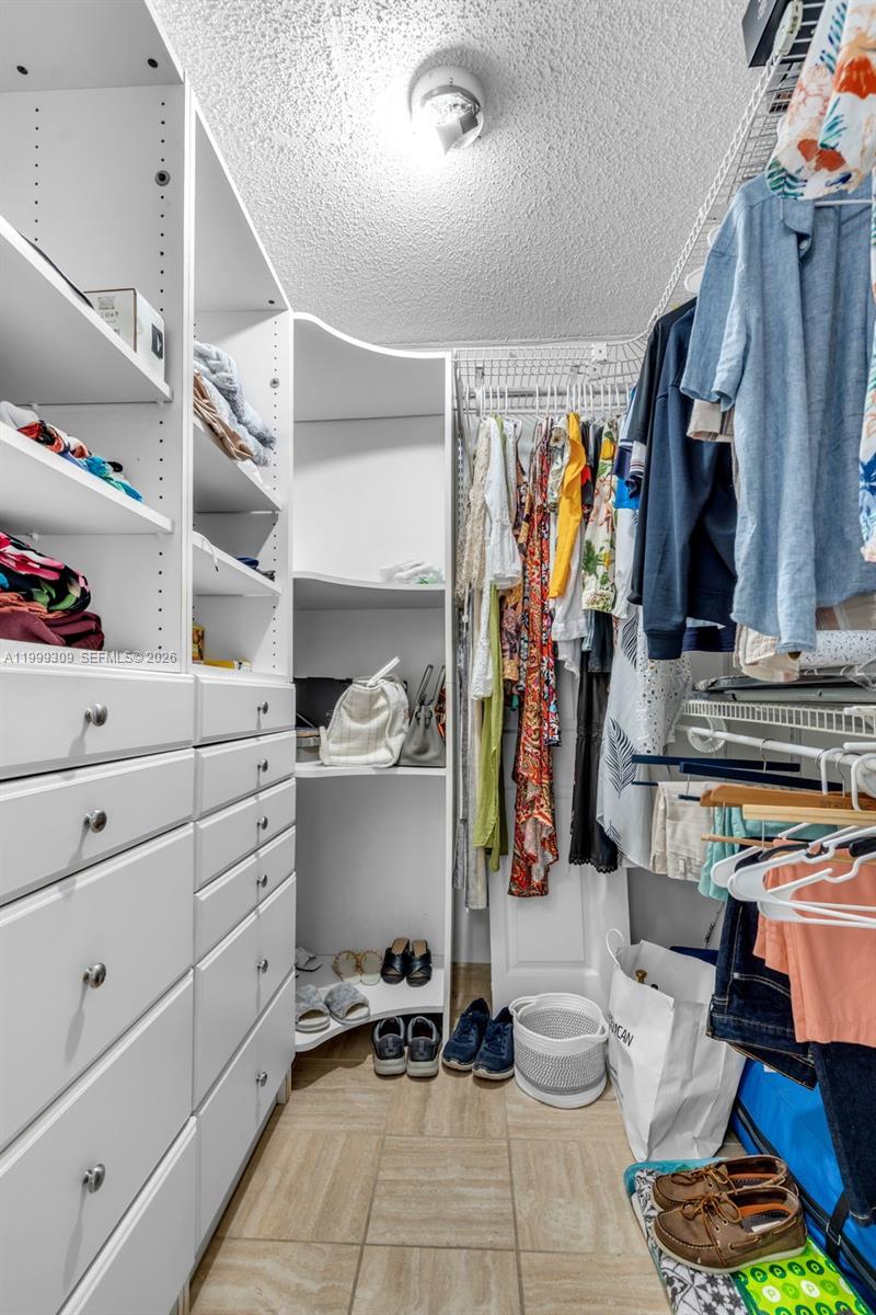 SUMMIT CONDO - Residential
