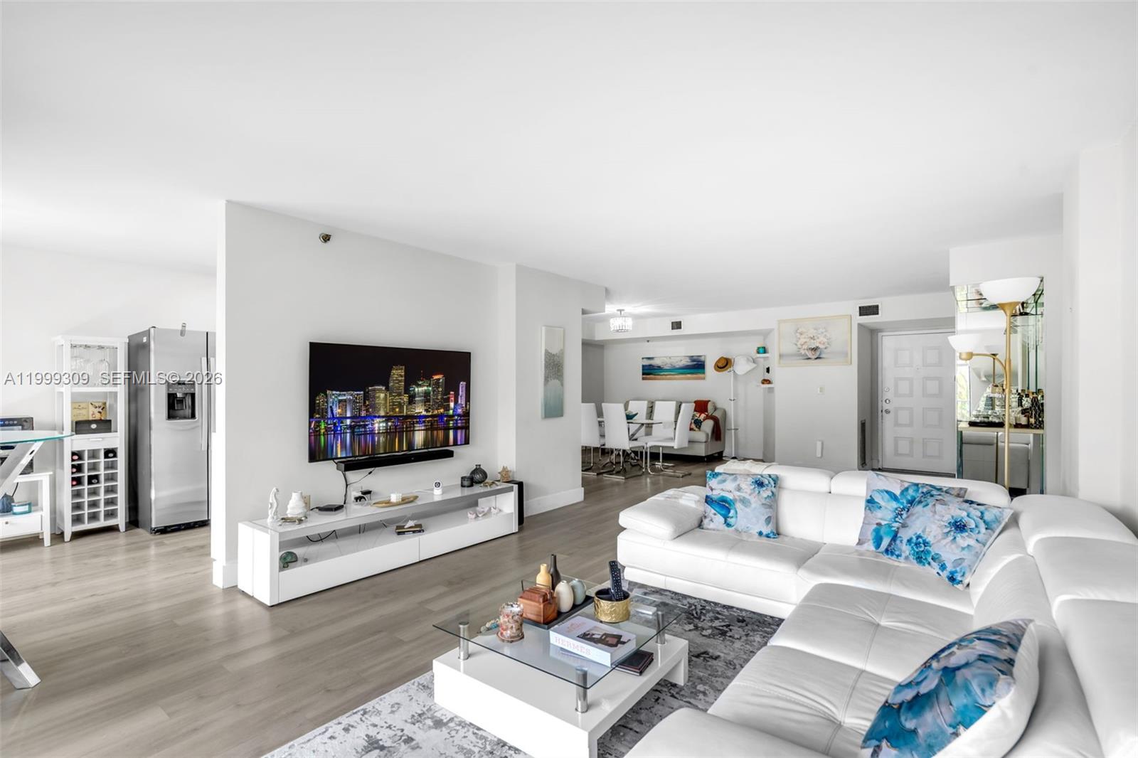 SUMMIT CONDO - Residential