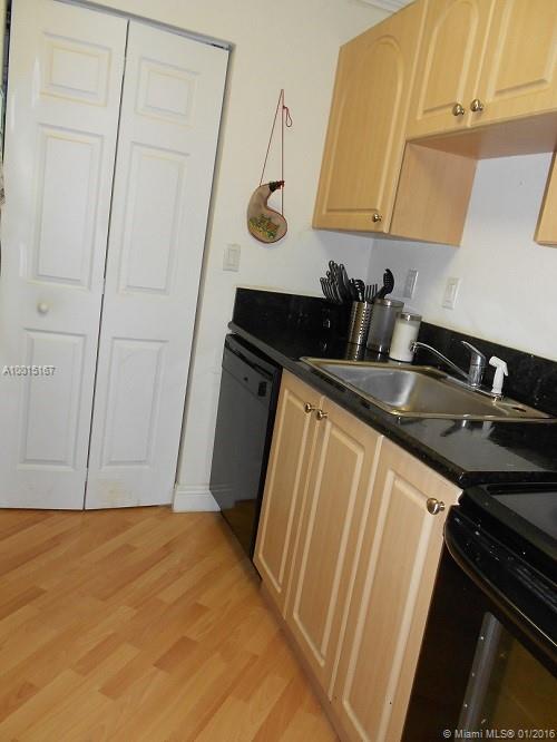 Palm Cove Condo - Residential Lease