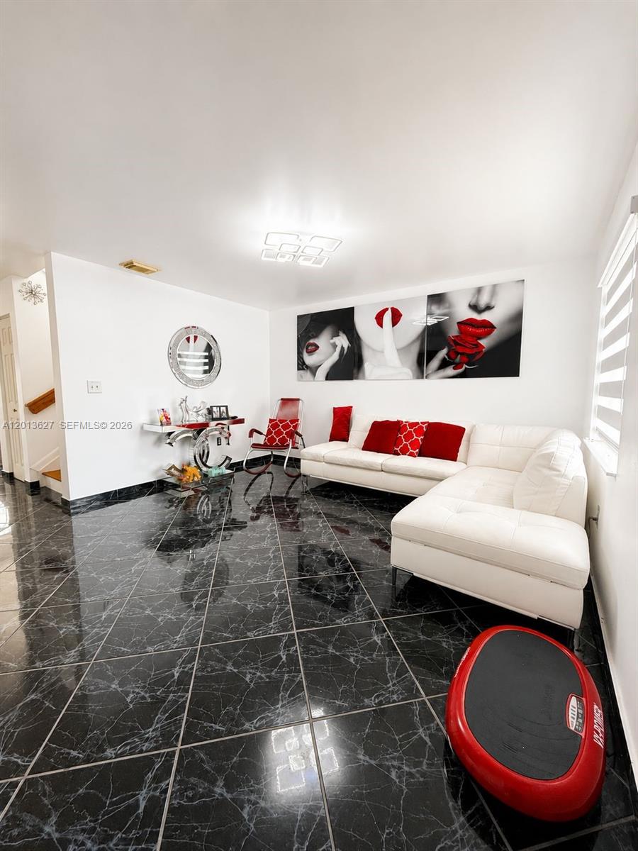 GREENWOOD VILLAS - Residential