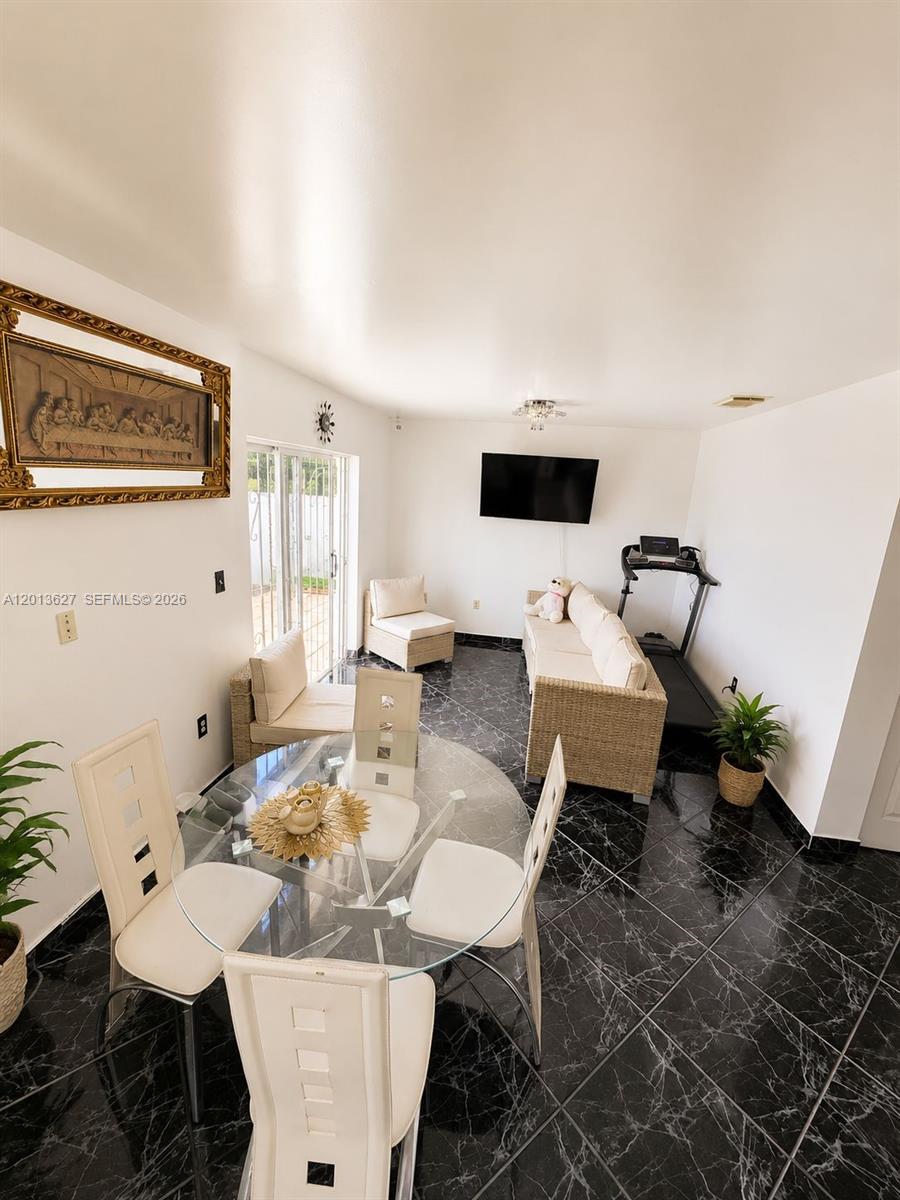 GREENWOOD VILLAS - Residential