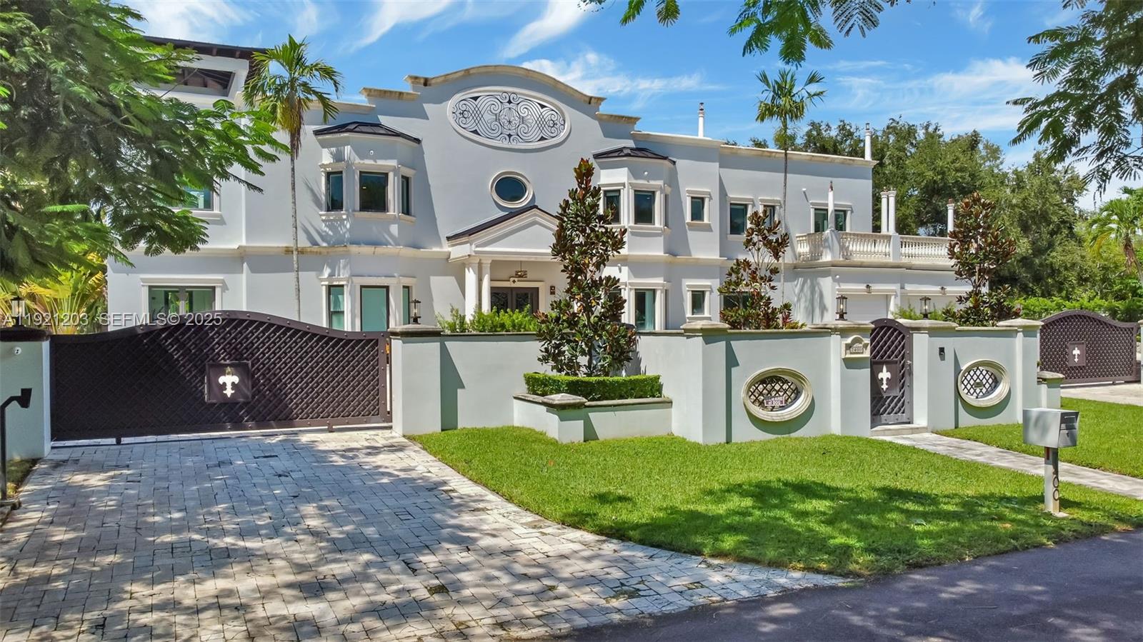 RADCLIFFE MANOR - Residential