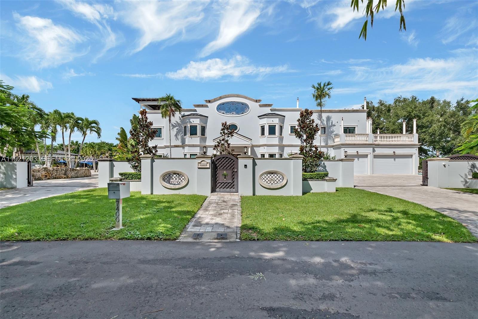 RADCLIFFE MANOR - Residential