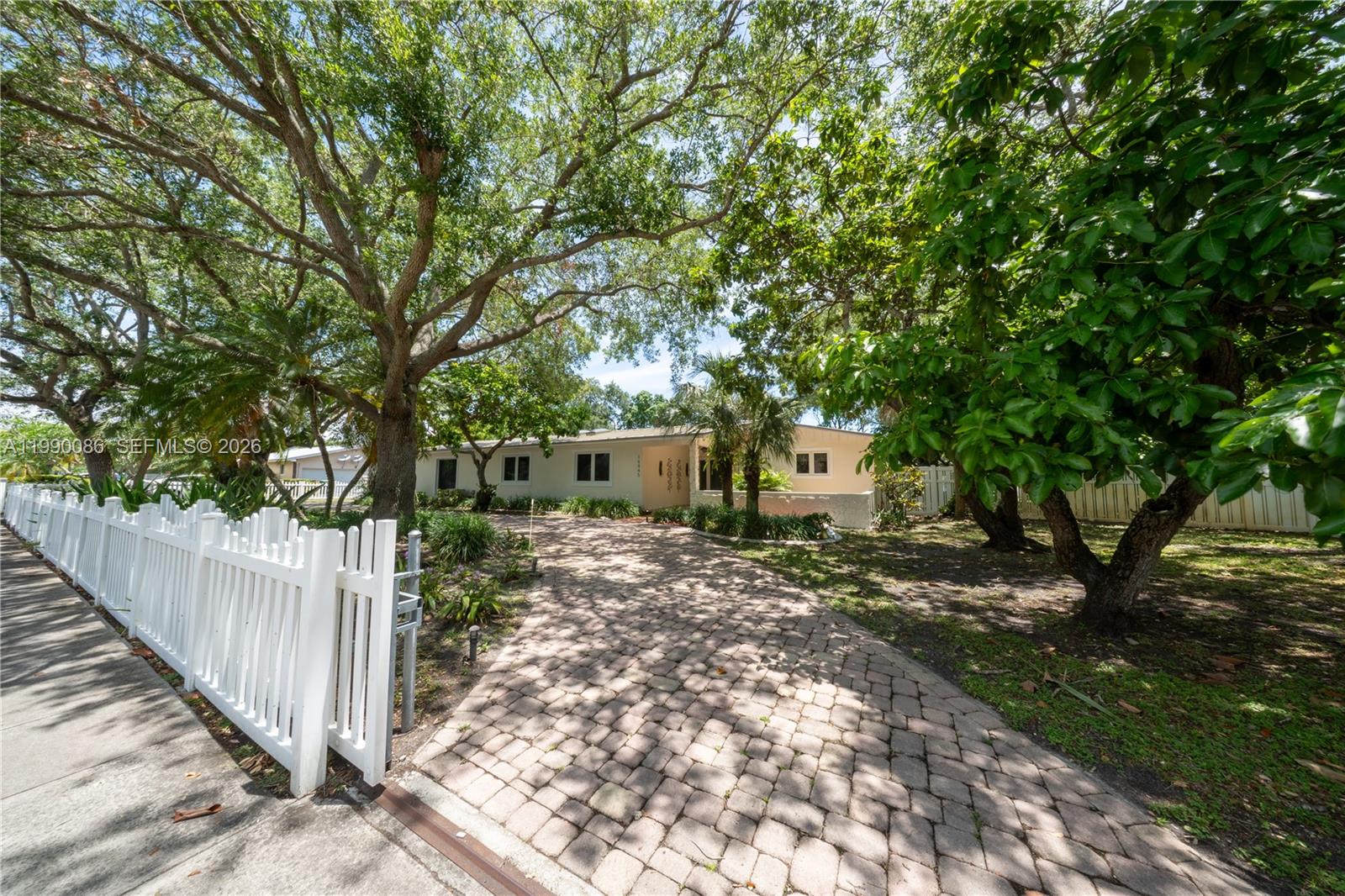 AVOCADO ACRES - Residential