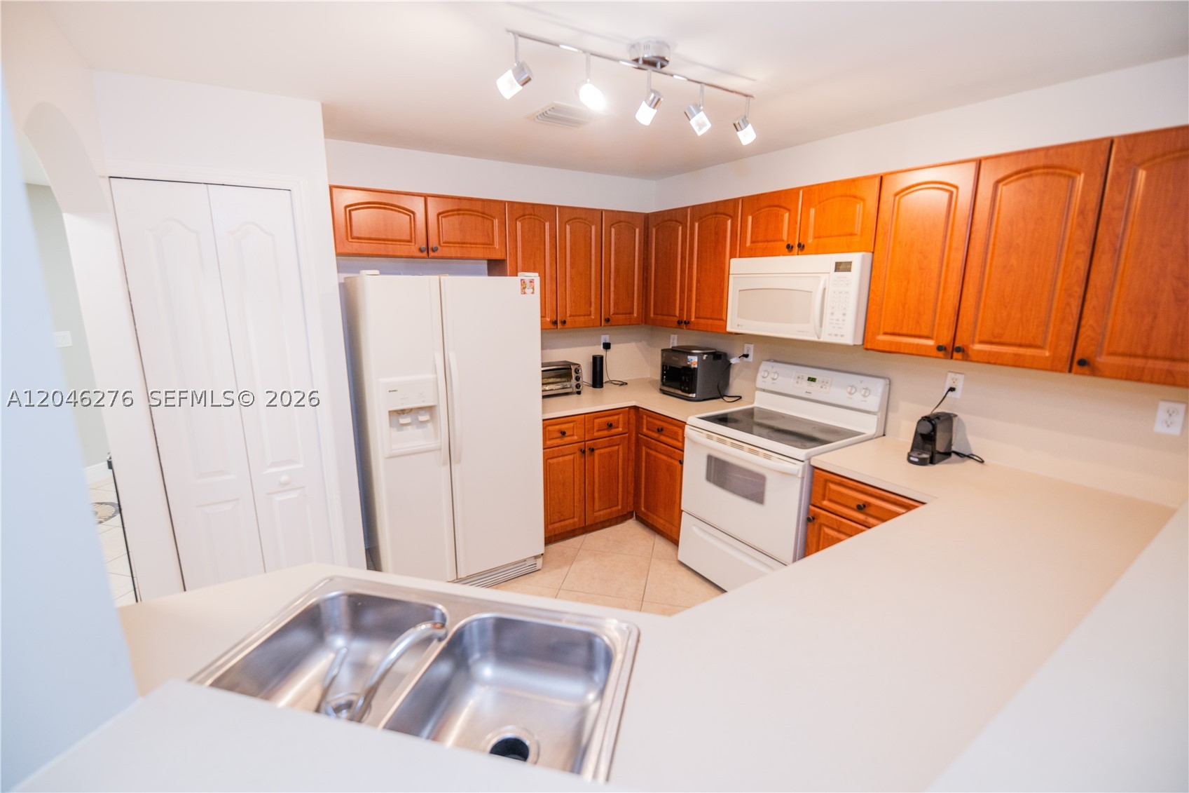 MELROSE POINT CONDO - Residential
