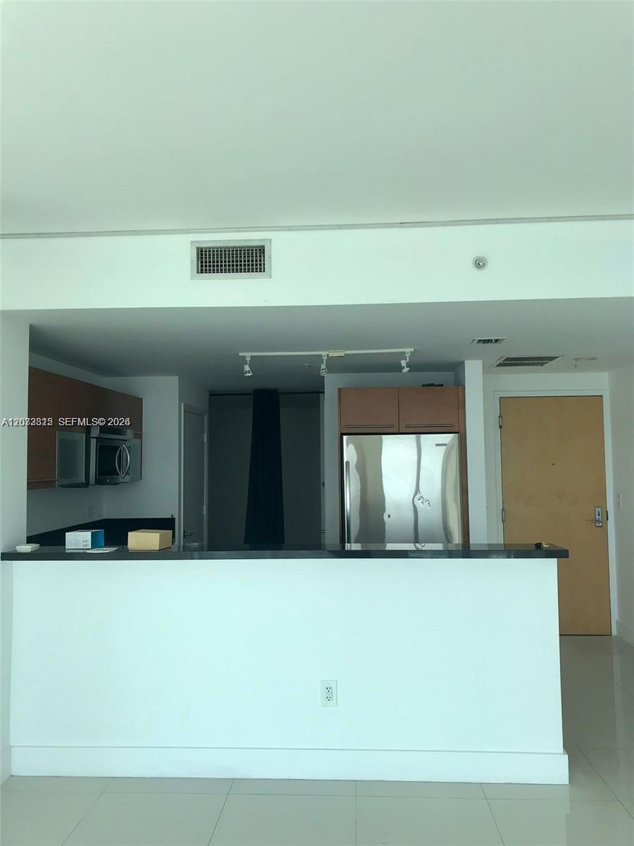 VIZCAYNE NORTH CONDO - Residential Lease