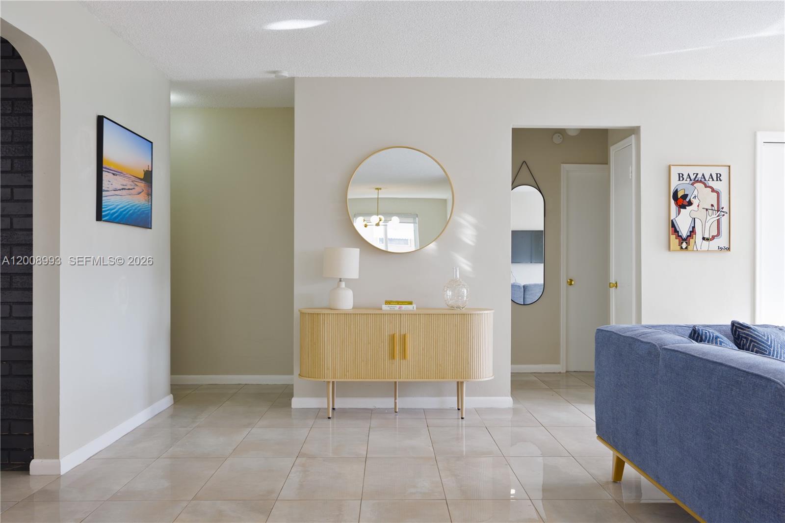 HOLLYWOOD HILLS - Residential