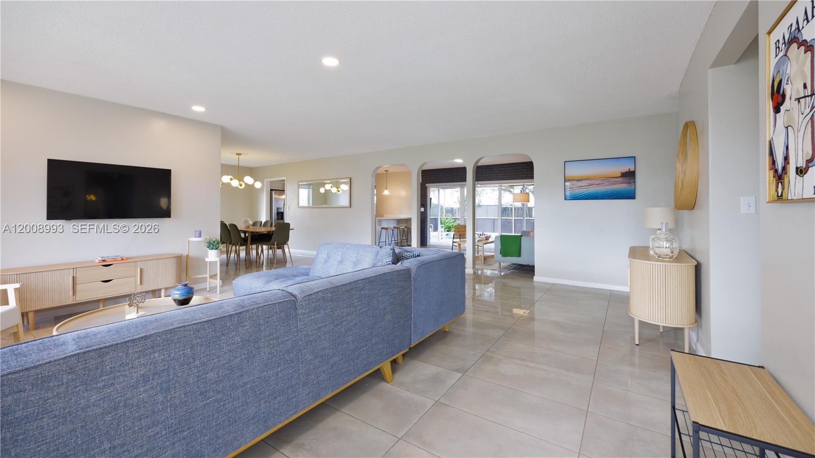 HOLLYWOOD HILLS - Residential
