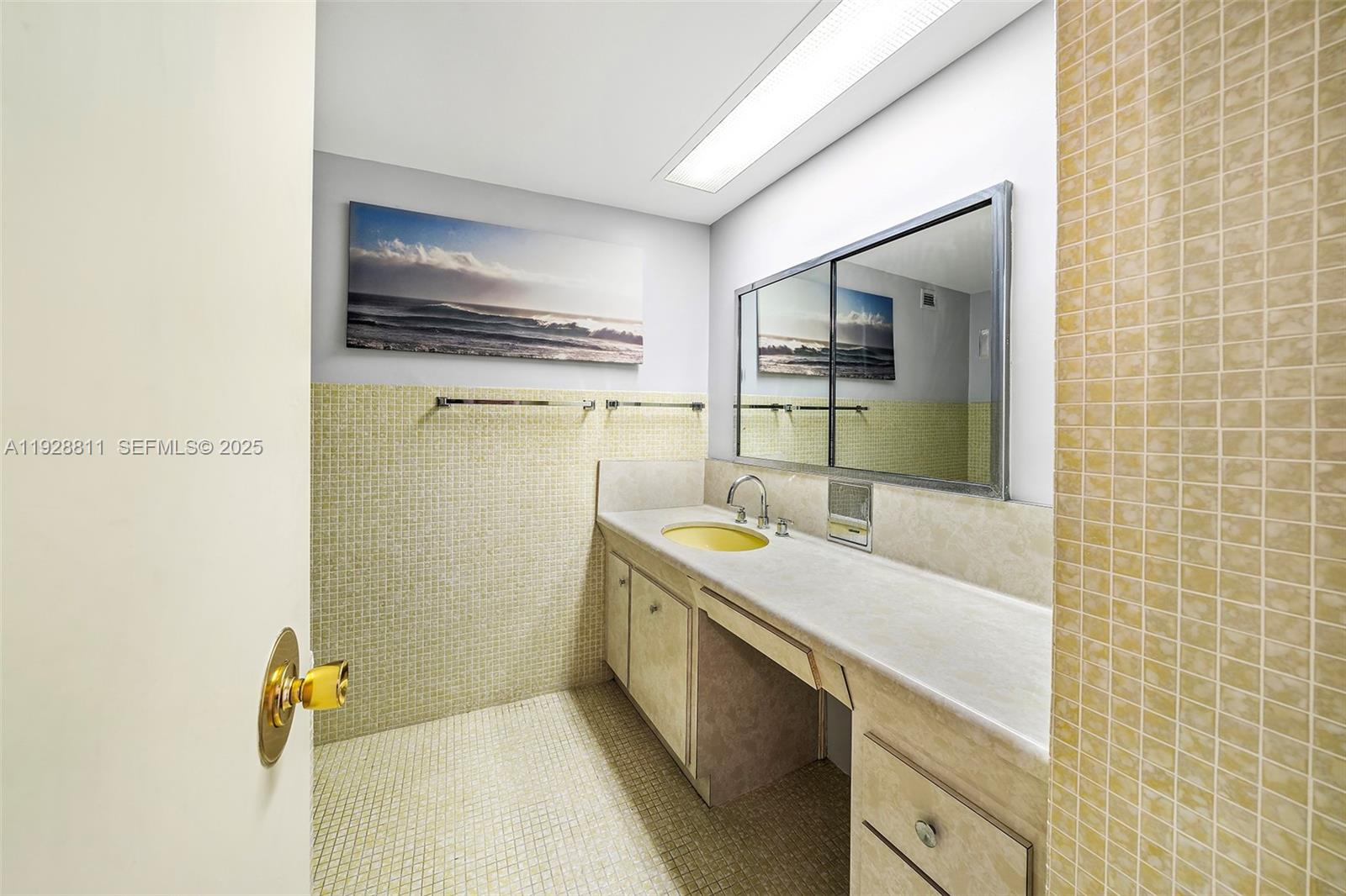 IMPERIAL HOUSE CONDO - Residential