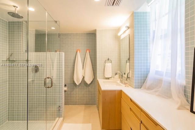 IMPERIAL HOUSE CONDO - Residential