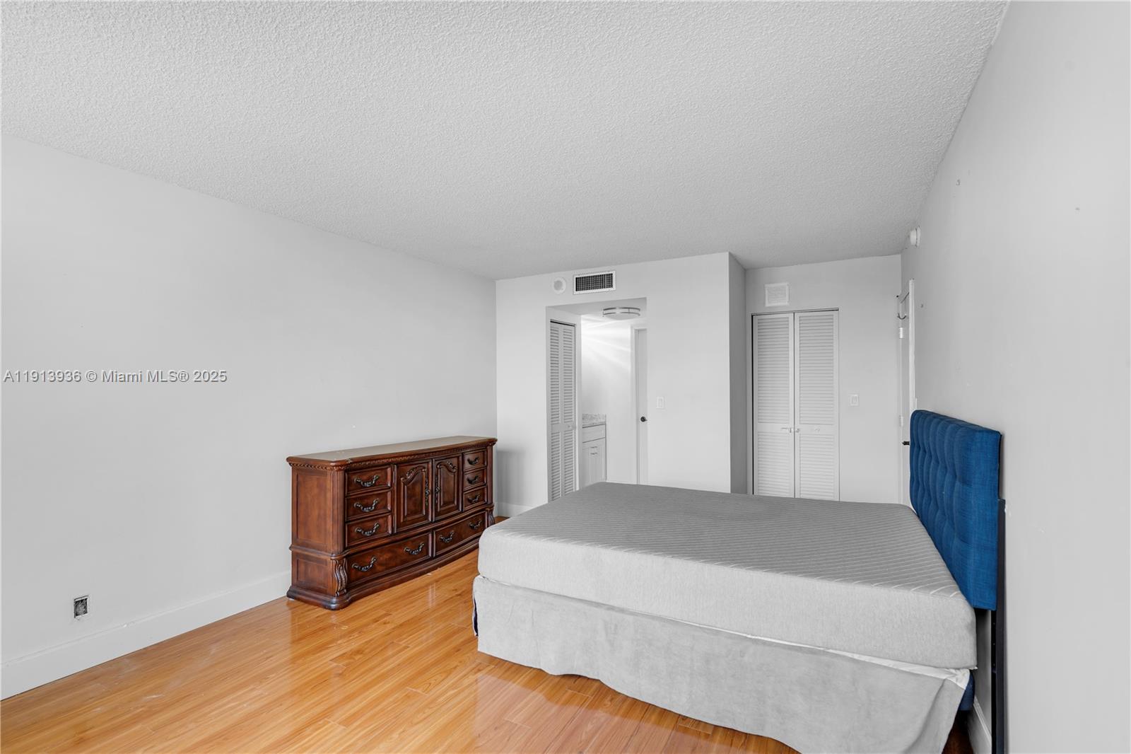 OLYMPUS CONDO PHASE - Residential