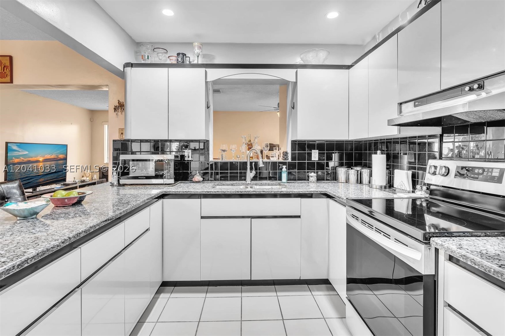 RICHMOND TOWNHOUSE - Residential