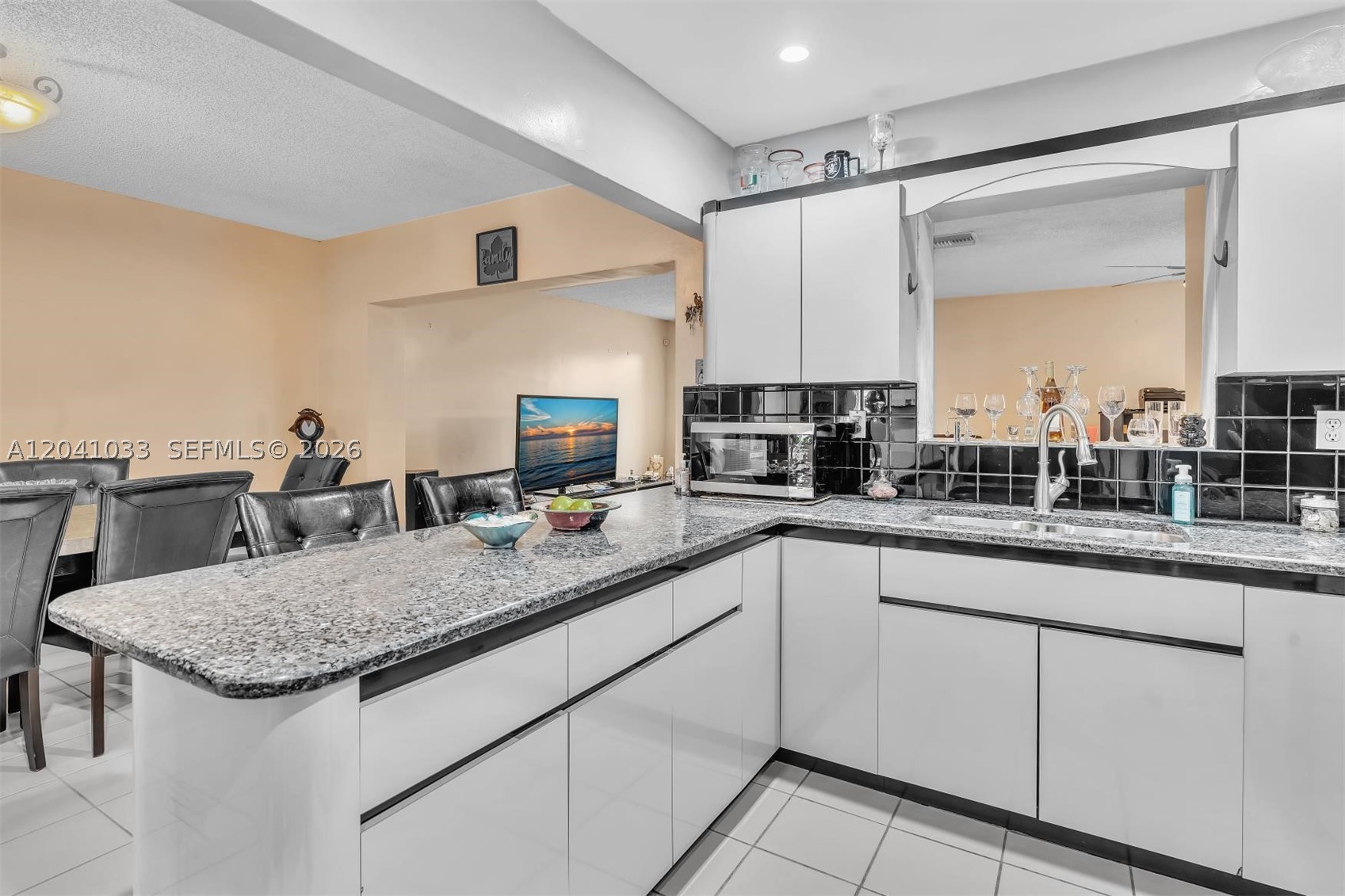 RICHMOND TOWNHOUSE - Residential