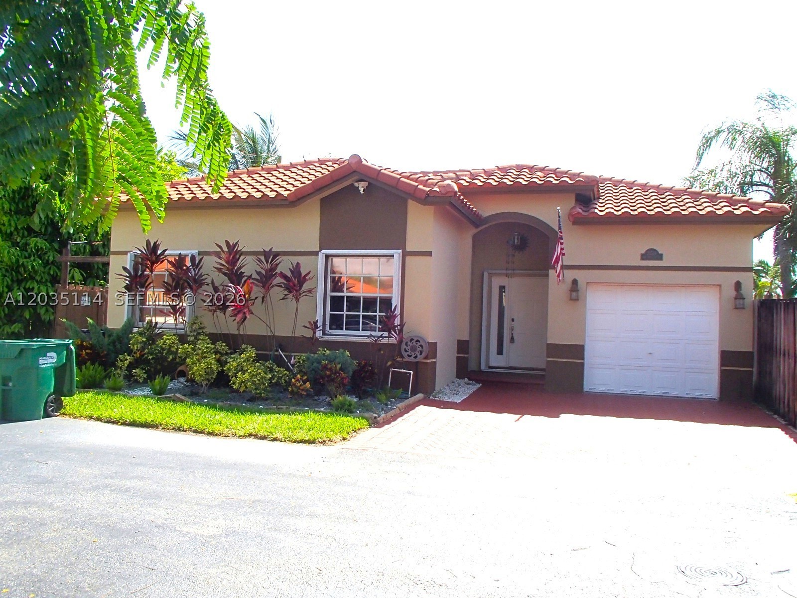 LAKES BY THE BAY SEC 8 - Residential Lease