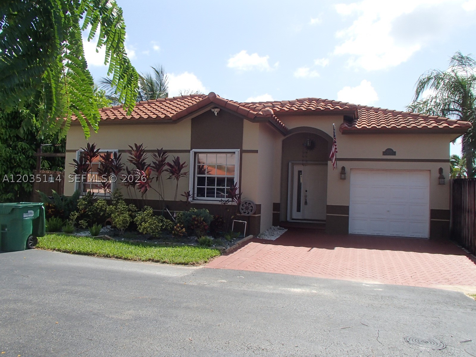 LAKES BY THE BAY SEC 8 - Residential Lease