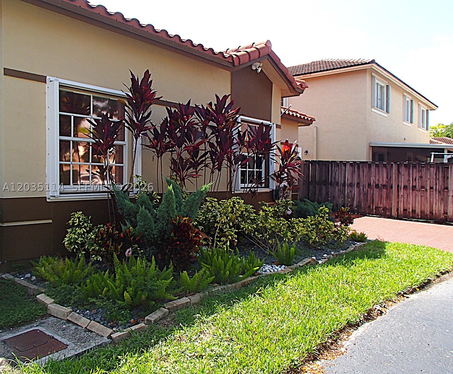 LAKES BY THE BAY SEC 8 - Residential Lease