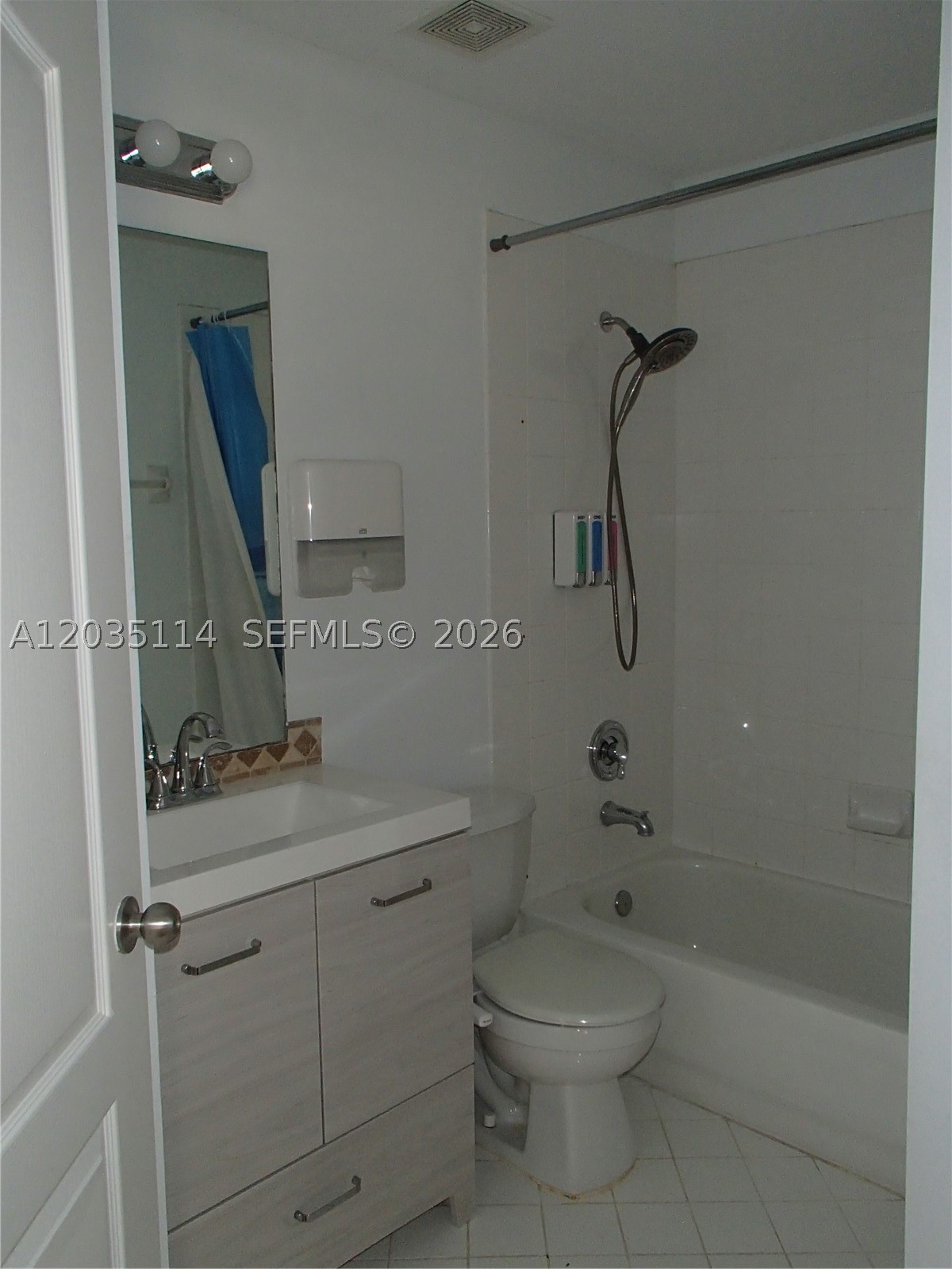 LAKES BY THE BAY SEC 8 - Residential Lease