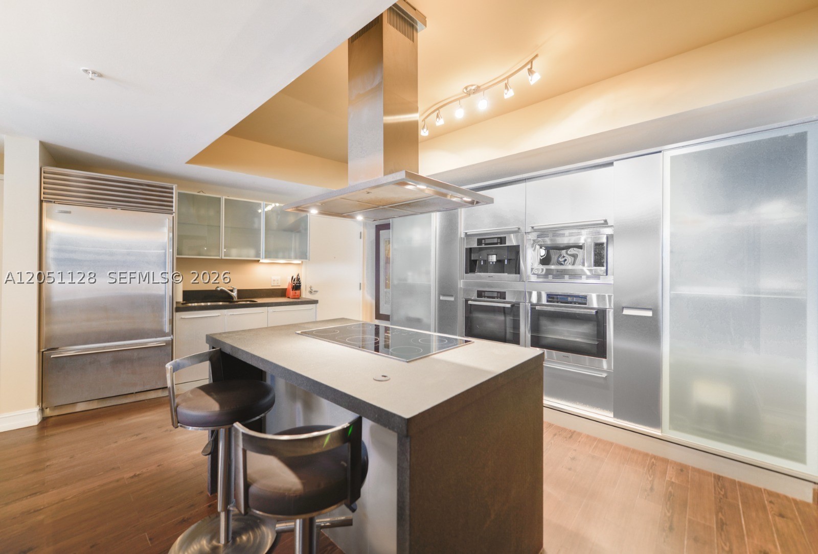 TRUMP ROYALE CONDO - Residential