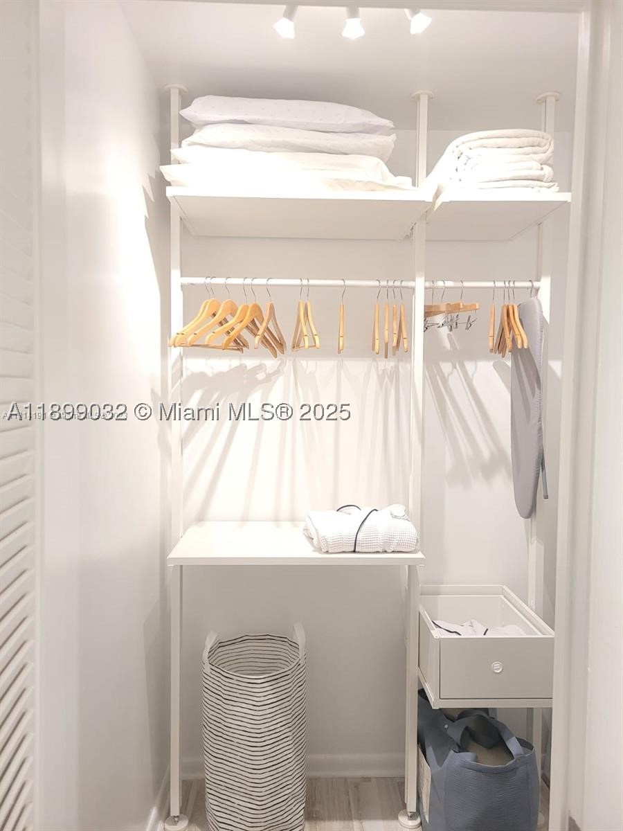 RONEY PALACE CONDO - Residential