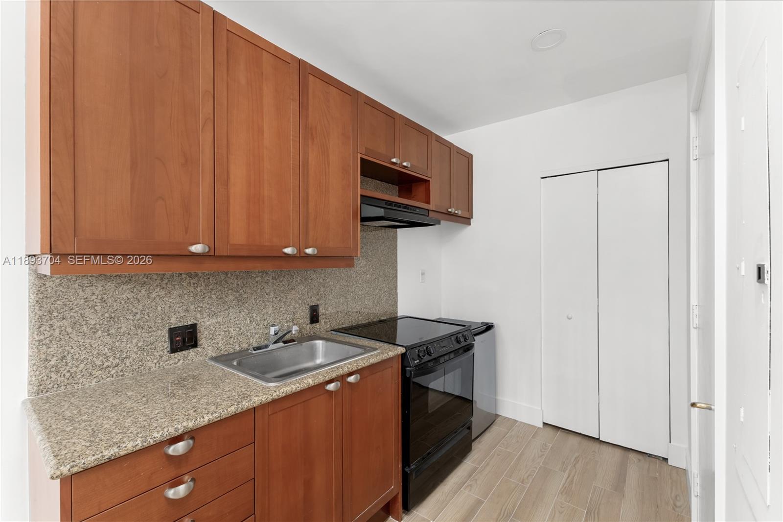BELLA VISTA MID RISE NORT - Residential