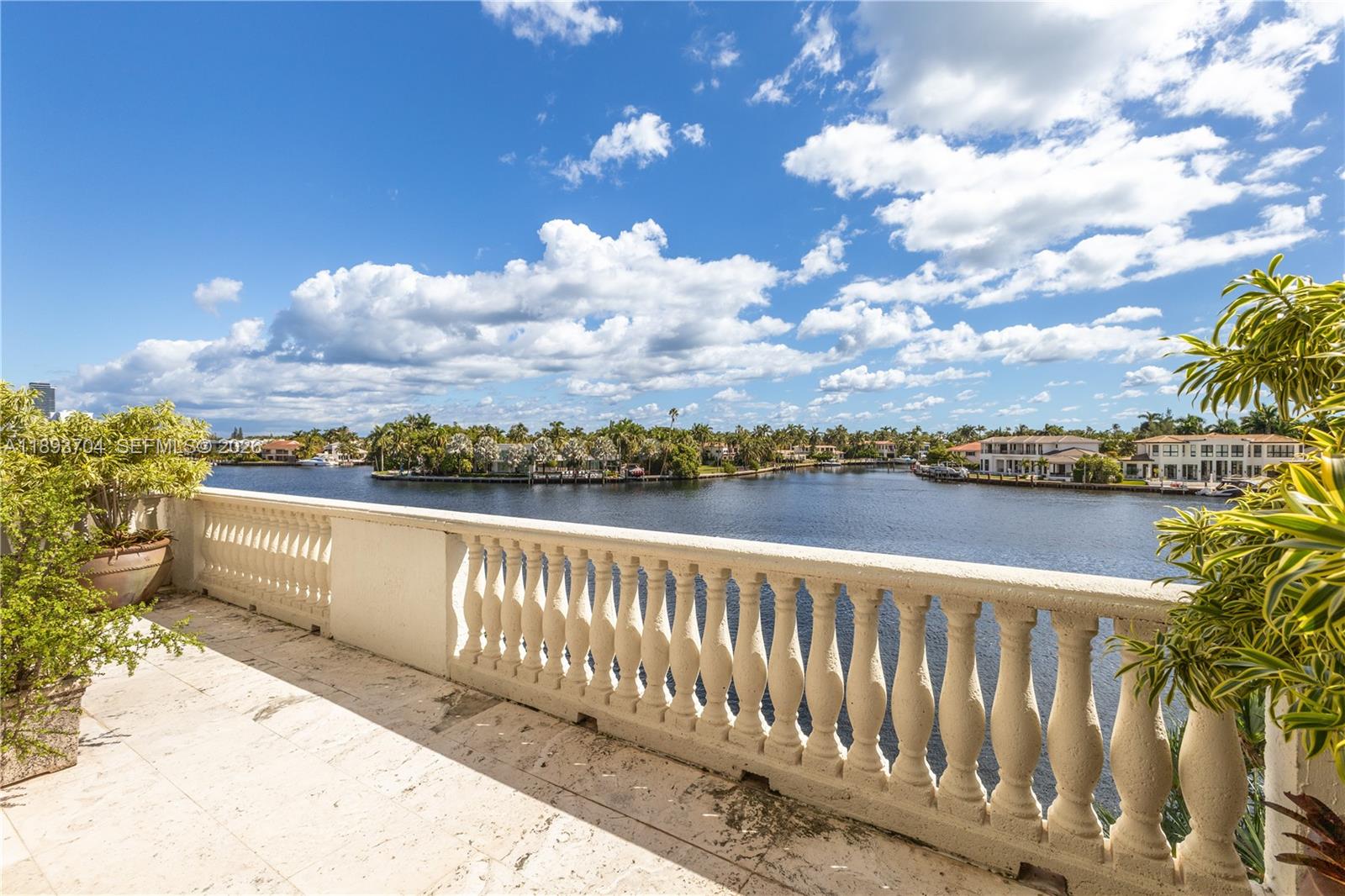BELLA VISTA MID RISE NORT - Residential