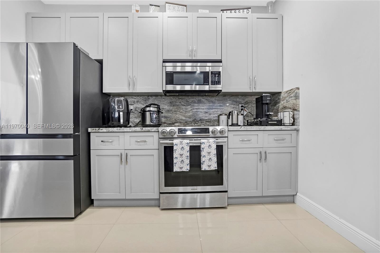 FLORIDIAN BAY ESTATES - Residential