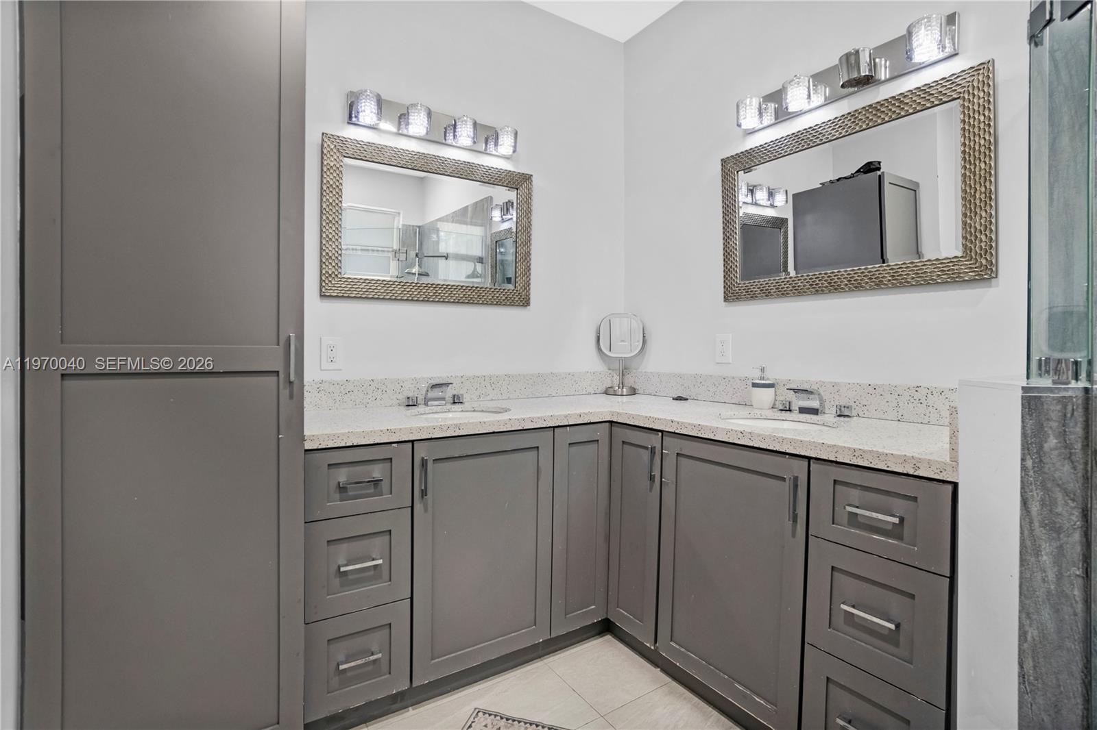 FLORIDIAN BAY ESTATES - Residential