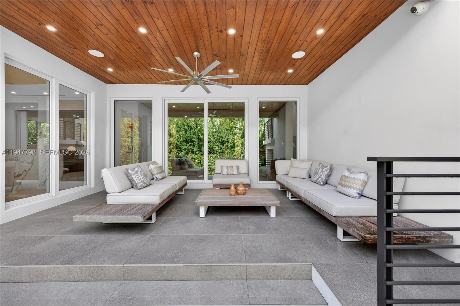 TROPICAL ISLE HOMES SUB 3 - Residential