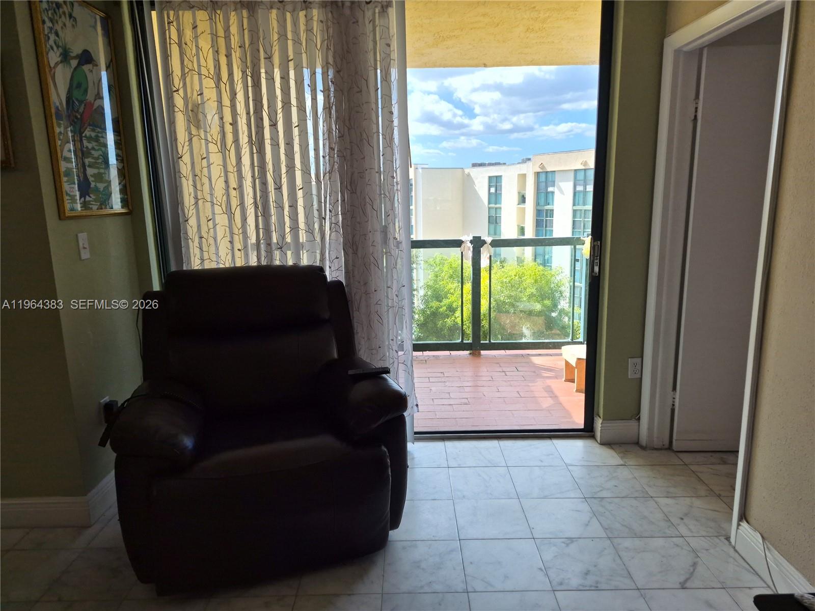INTERNATIONAL PARK CONDO - Residential