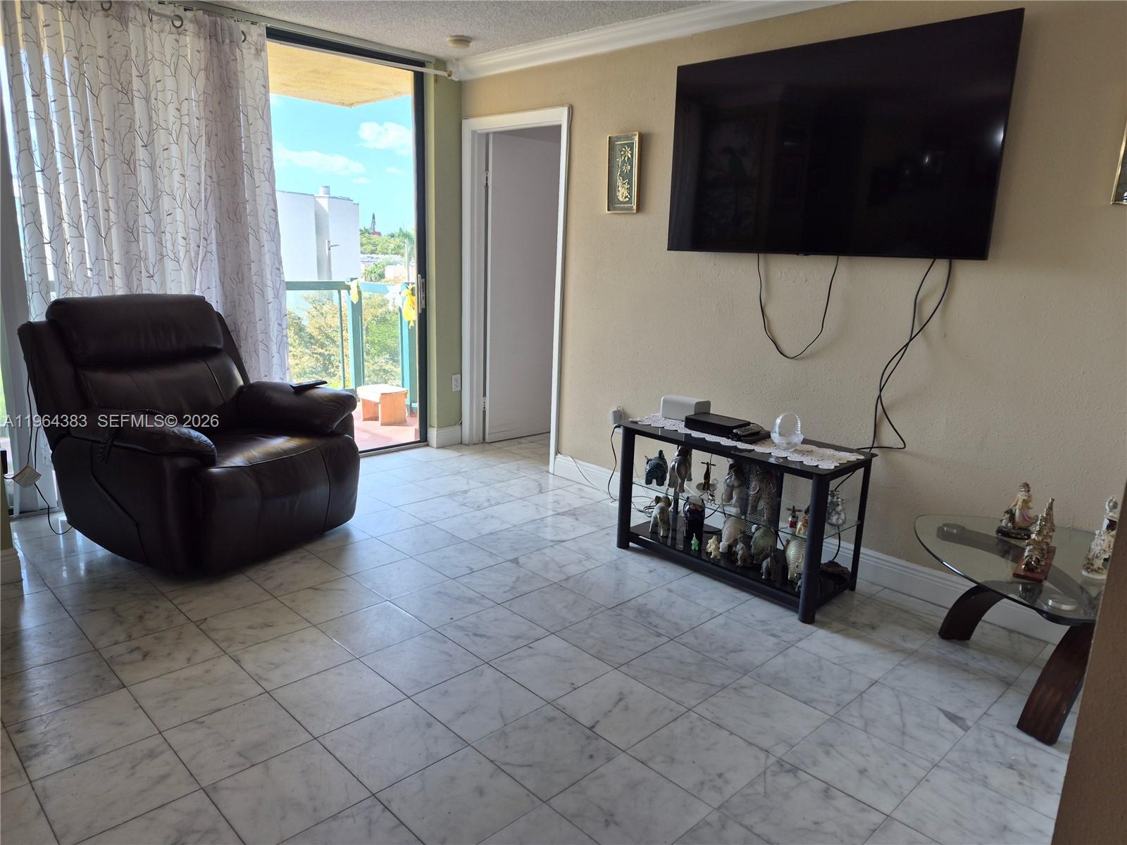 INTERNATIONAL PARK CONDO - Residential
