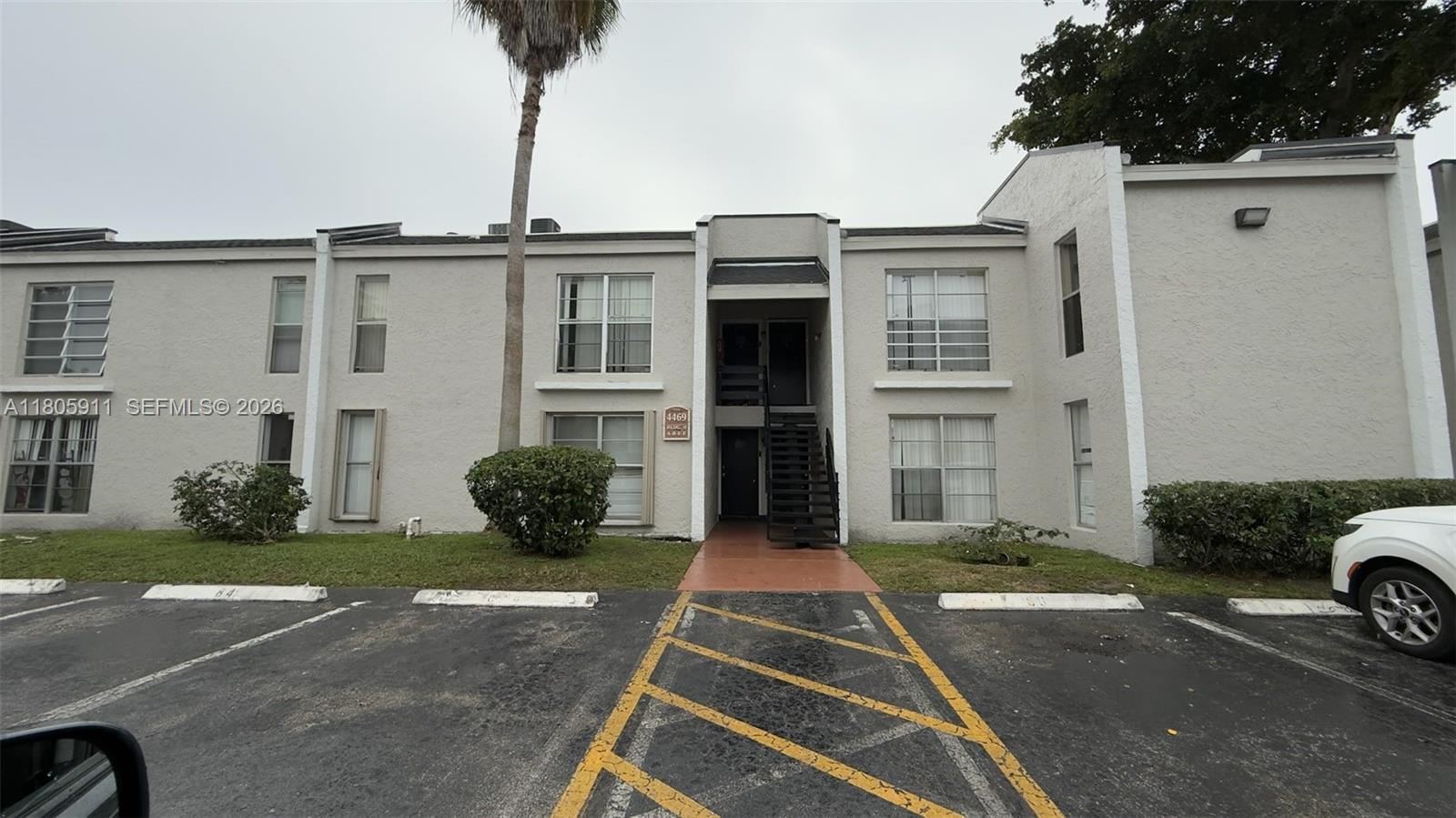 Enjoy relaxed, modern living in this spacious 2-bedroom, 2-bath first-floor townhome featuring an open floor plan, gleaming granite countertops, an in-unit washer and dryer, and easy-to-maintain tile flooring throughout. Step outside to your private fenced-in patio—perfect for relaxing or entertaining. Ideally located near major roads, highways, shopping, and dining. One pet is welcome (non-aggressive breed, up to 30 lbs) with a $250 non-refundable fee. Association approval typically takes approximately 2–3 weeks