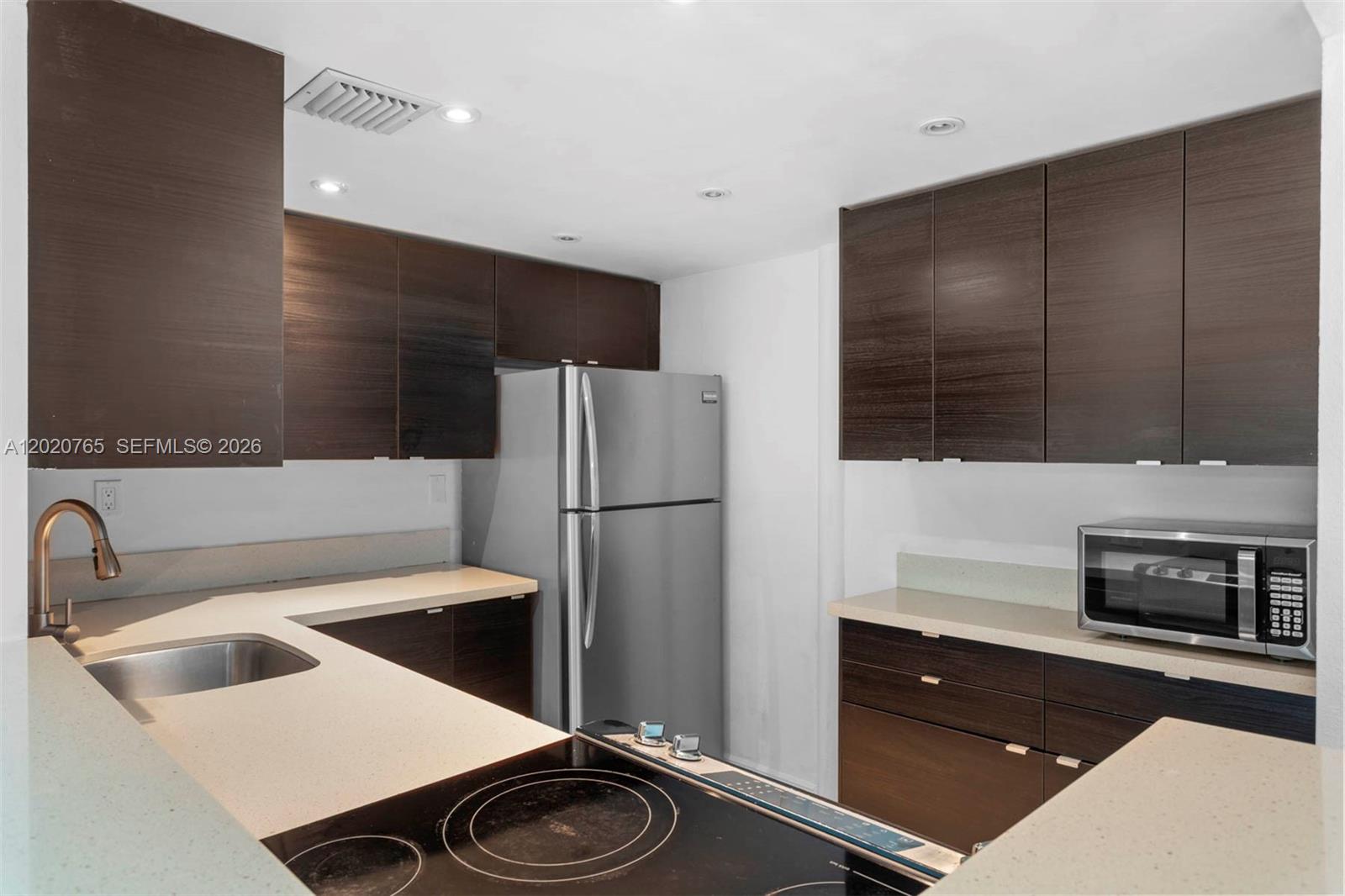 BAYVIEW PALMS CONDO - Residential Lease