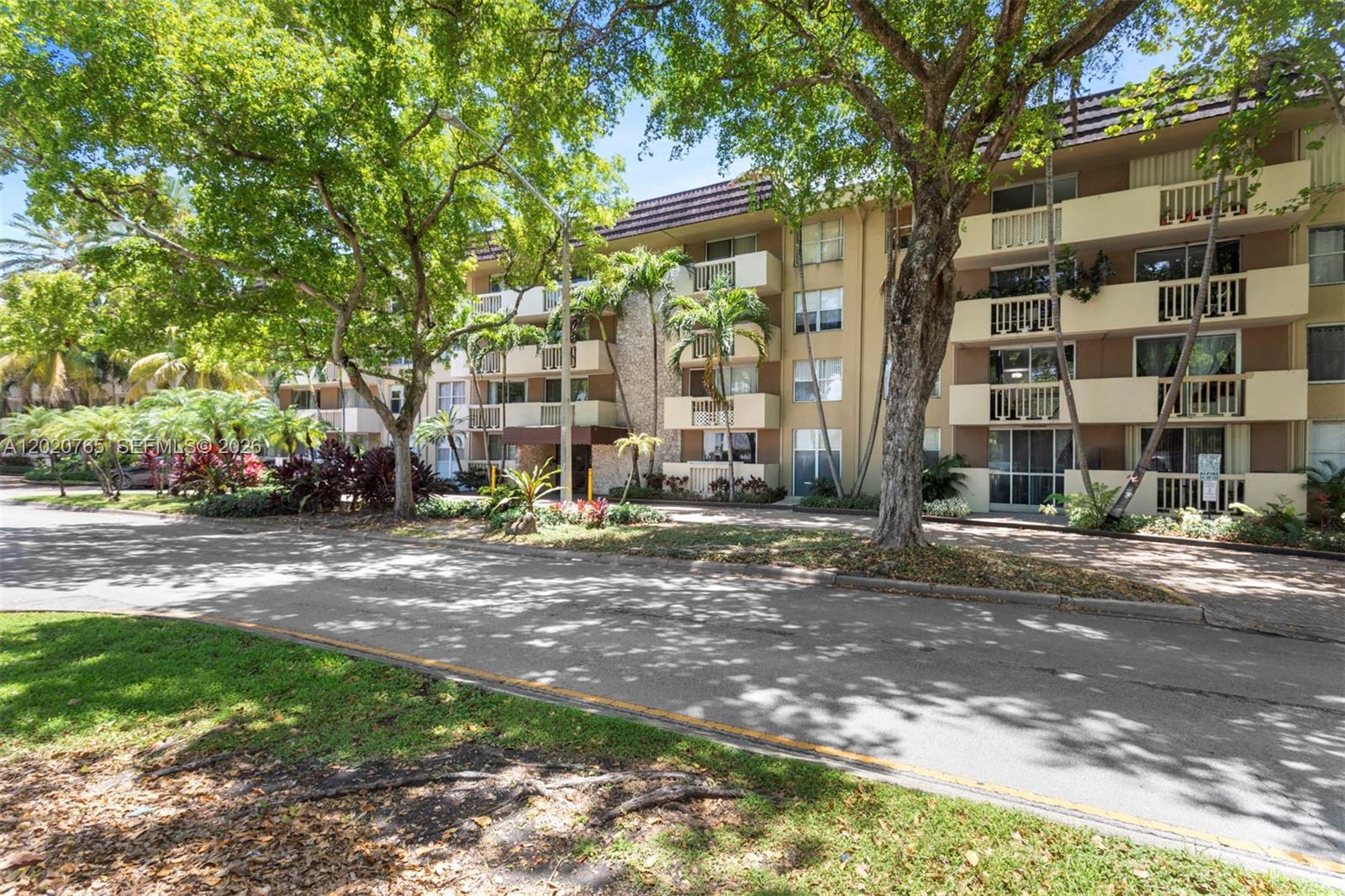 BAYVIEW PALMS CONDO - Residential Lease