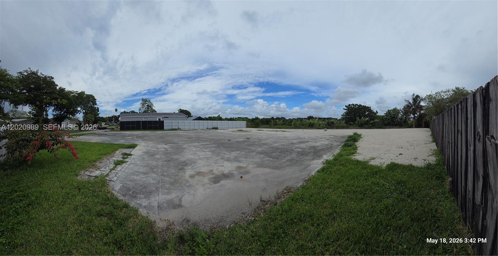 HERITAGE PARK - Land