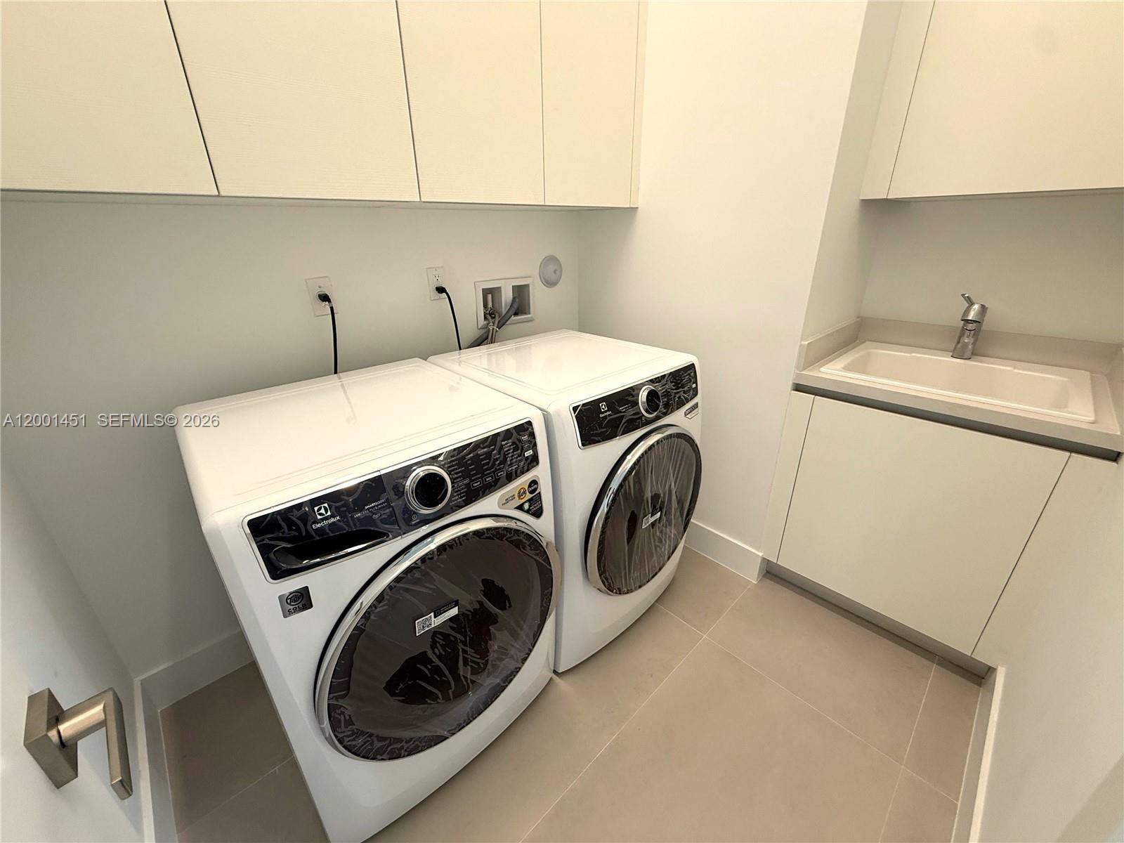 WESTON ESTATES - Residential