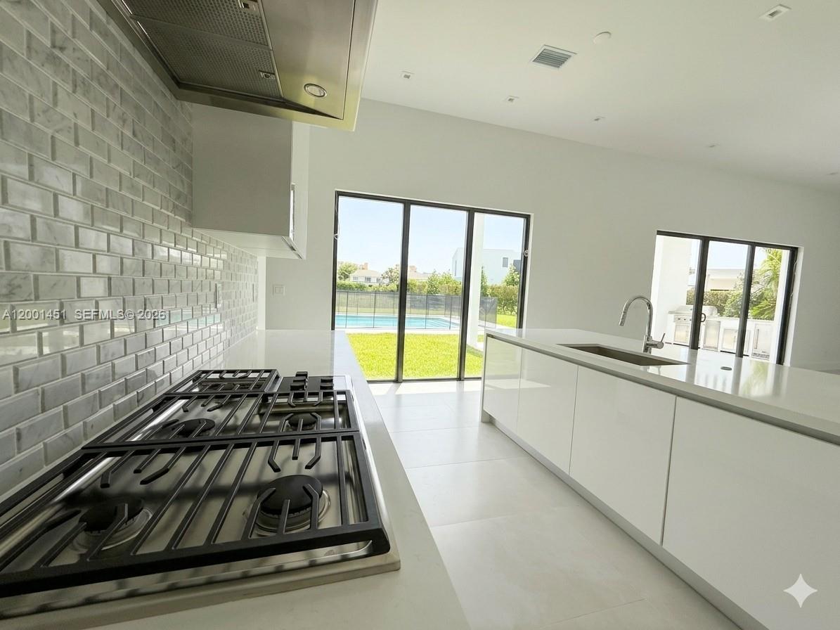 WESTON ESTATES - Residential