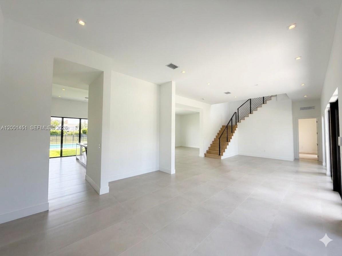 WESTON ESTATES - Residential