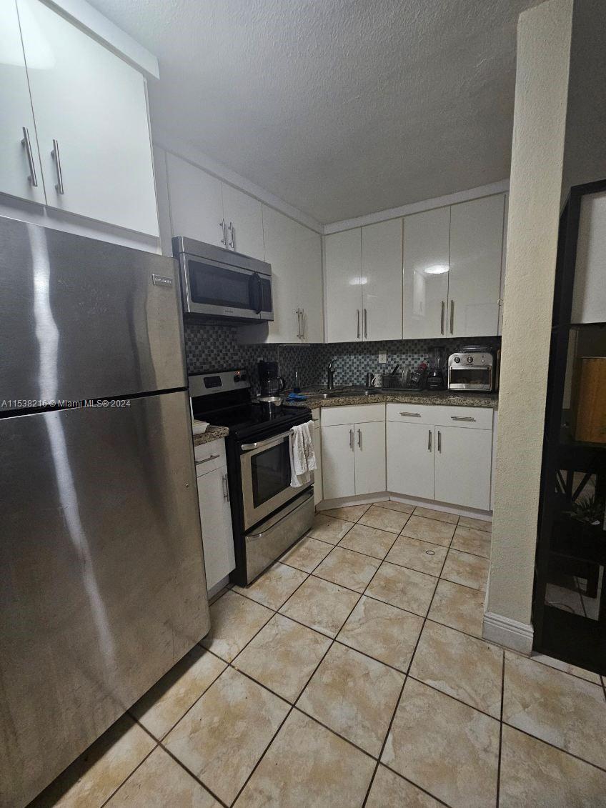 COCO PALM CONDO - Residential Lease